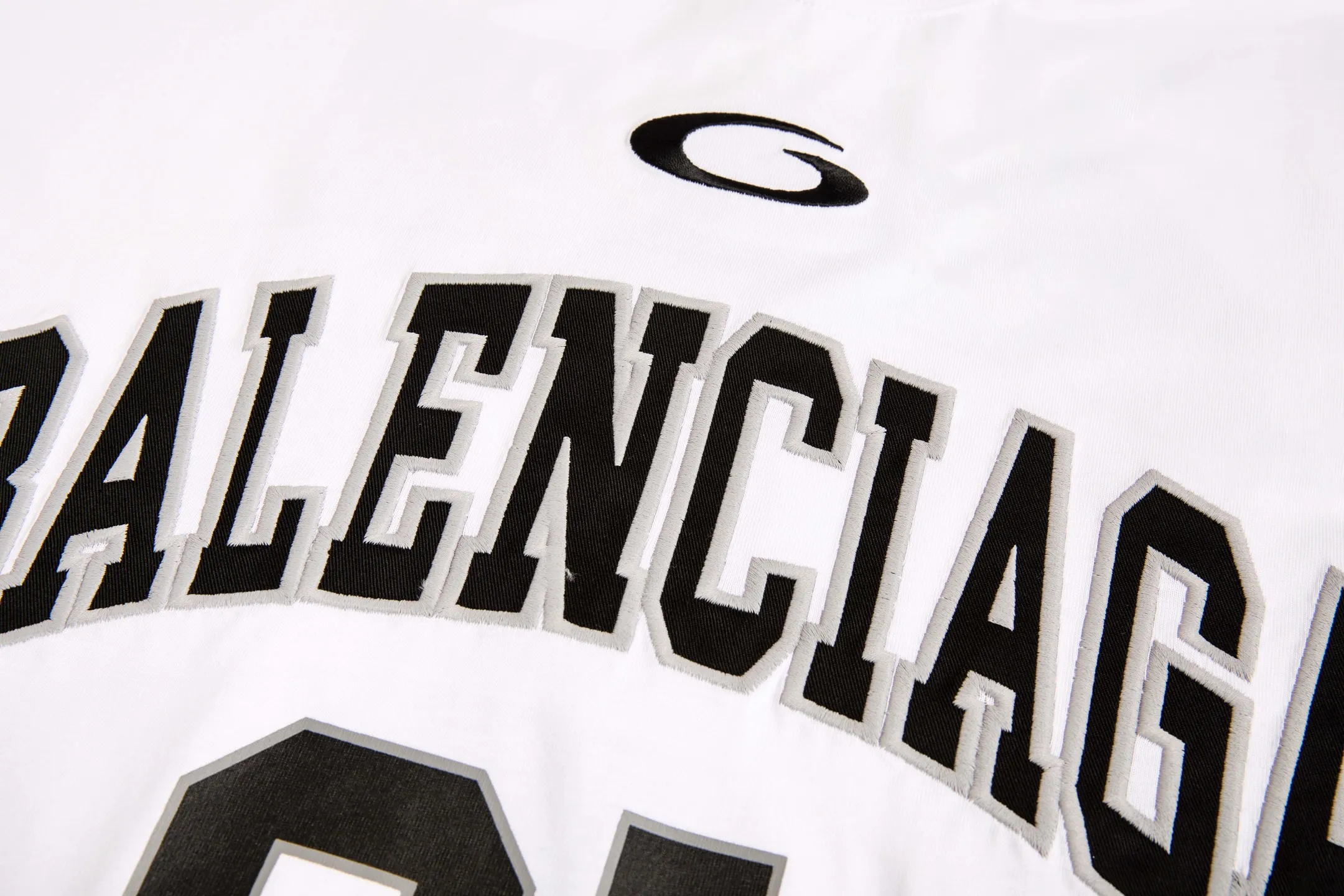 🅿️200 9180# P Detailed picture Top version [[BALENCIA*GA] official website quality Paris new basketball uniform embroidered printed short-sleeved T-shirt OS version loose dropped shoulders Unisex fabric: 260g 100% cotton double yarn Process: embroidery printing on the front, car stamp in the lower left corner, back printing, garment washing, shaping, solid color Color: black, white, blue, purple, yellow Size: XS S M L