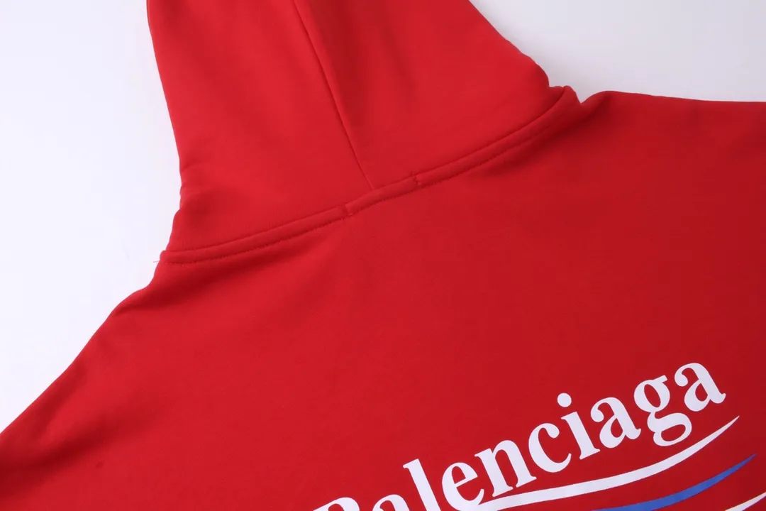 🅿️290 Detailed picture [Top version. Official website quality] BALENCI*GA/Paris #classic style, cola printed long-sleeved hooded sweatshirt. The fabric is made of Paris ZP custom-woven and dyed cotton sweatshirt. The weight is 450 grams. The cloth surface is clean. The cloth pattern is clear, soft and comfortable. The threads are dyed with no color difference. The classic pattern printing uses environmentally friendly imported glue and precision stencil. The letters are clear. No burrs. The three-dimensional effect is strong. All colors are synchronized with the brick cabinets, custom woven and dyed, and will not fade. Different market currencies. The version adopts OS loose shoulder design. Same style for men and women. Code: BL238031 Color: white, black, red, blue Size: XS S M L