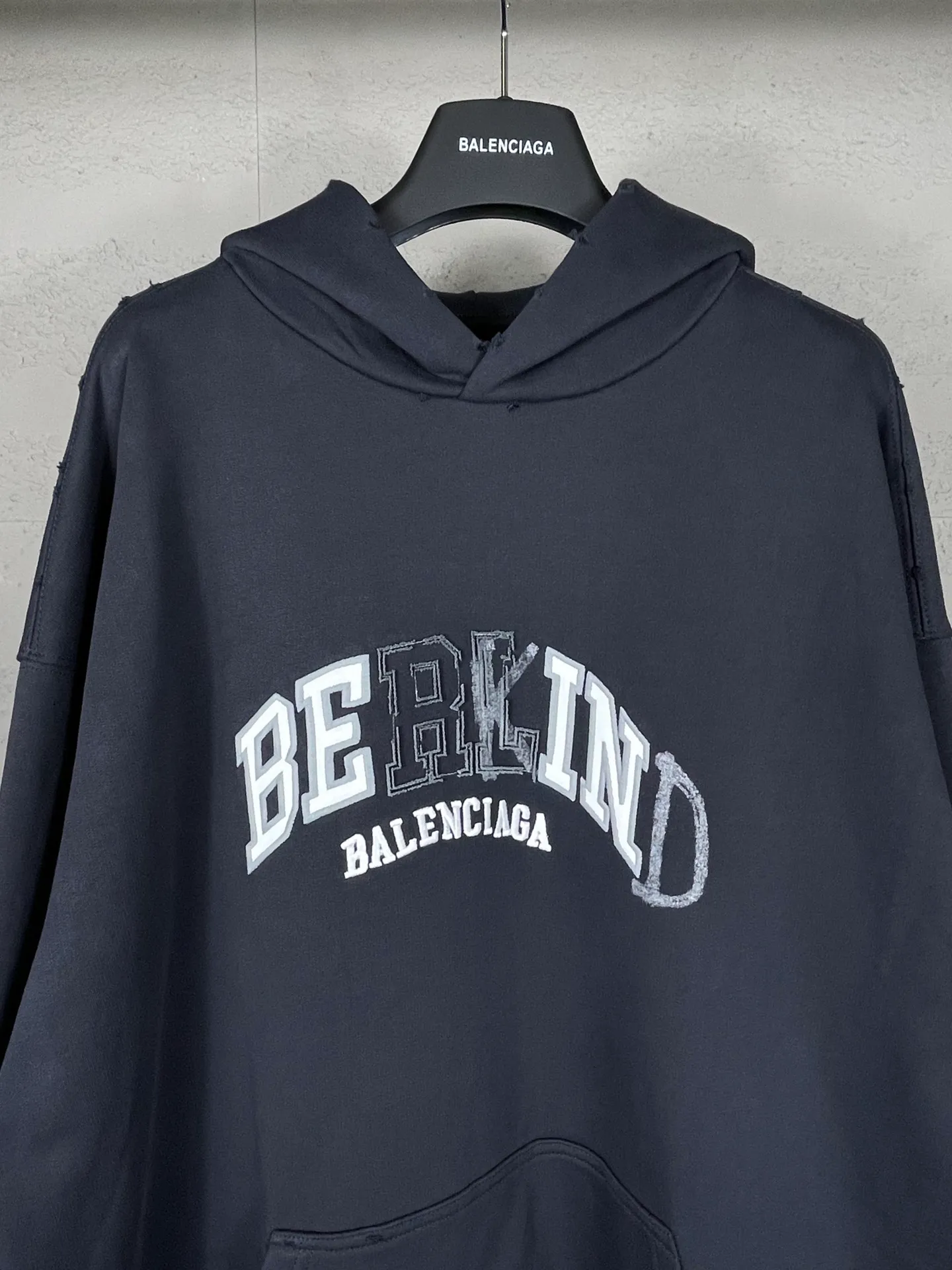 🅿️330 real photos [Top version. Official website quality] BALENCI*GA/Paris BALENCI*GA#2024 latest model, classic letter LOGO graffiti. Toothbrush embroidery ready-to-wear distressed hooded sweatshirt. Brick cabinet synchronization. Genuine products are developed and developed in the first time. Welcome to compare! The fabric is made of Paris ZP custom-woven and dyed cotton sweatshirt. The weight is 450 grams. The cloth surface is clean. The cloth pattern is clear. It is soft and comfortable. It has good color fastness and is not easy to change color. The threads are woven and dyed with no color difference. The embroidery is done using imported Tajima embroidery machines. Over 10W needlework and extremely complex craftsmanship. The effect is three-dimensional and the lines are clear. No rough edges and lines. Ultra-high-tech embroidery. The hand-painted worn-out effect of ready-made garments. The version adopts OS loose shoulder design. Same style for men and women. Code: BL238030 Color: Dark blue gray. Floral gray. Washed blue Size: XS S M L