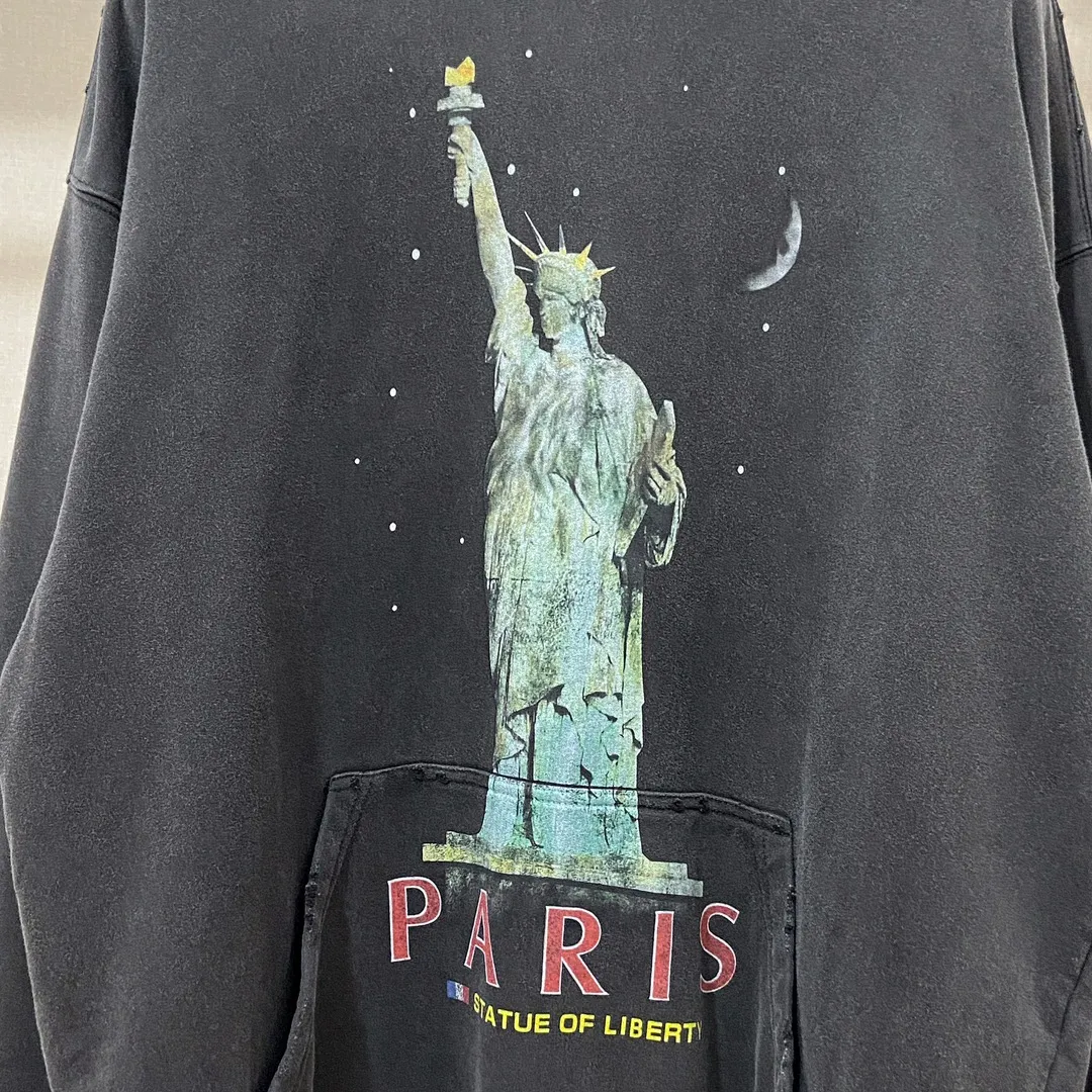 🅿️330 7112# Actual photo Top version [BALENCIA*GA] Official website quality Paris's new Lady Liberty series hooded sweatshirt OS version Loose dropped shoulders Unisex style Fabric: 480g 100% cotton terry David sweater Technology: Front panel digital direct printing Garment wash Worn Old Shape Solid color Color: Washed black Size: XS S M L