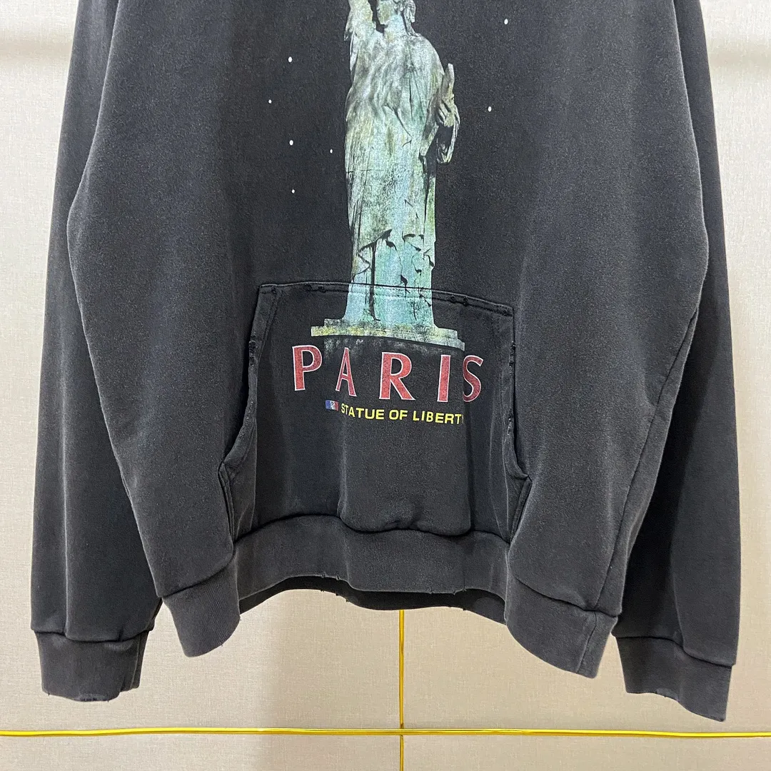 🅿️330 7112# Actual photo Top version [BALENCIA*GA] Official website quality Paris's new Lady Liberty series hooded sweatshirt OS version Loose dropped shoulders Unisex style Fabric: 480g 100% cotton terry David sweater Technology: Front panel digital direct printing Garment wash Worn Old Shape Solid color Color: Washed black Size: XS S M L
