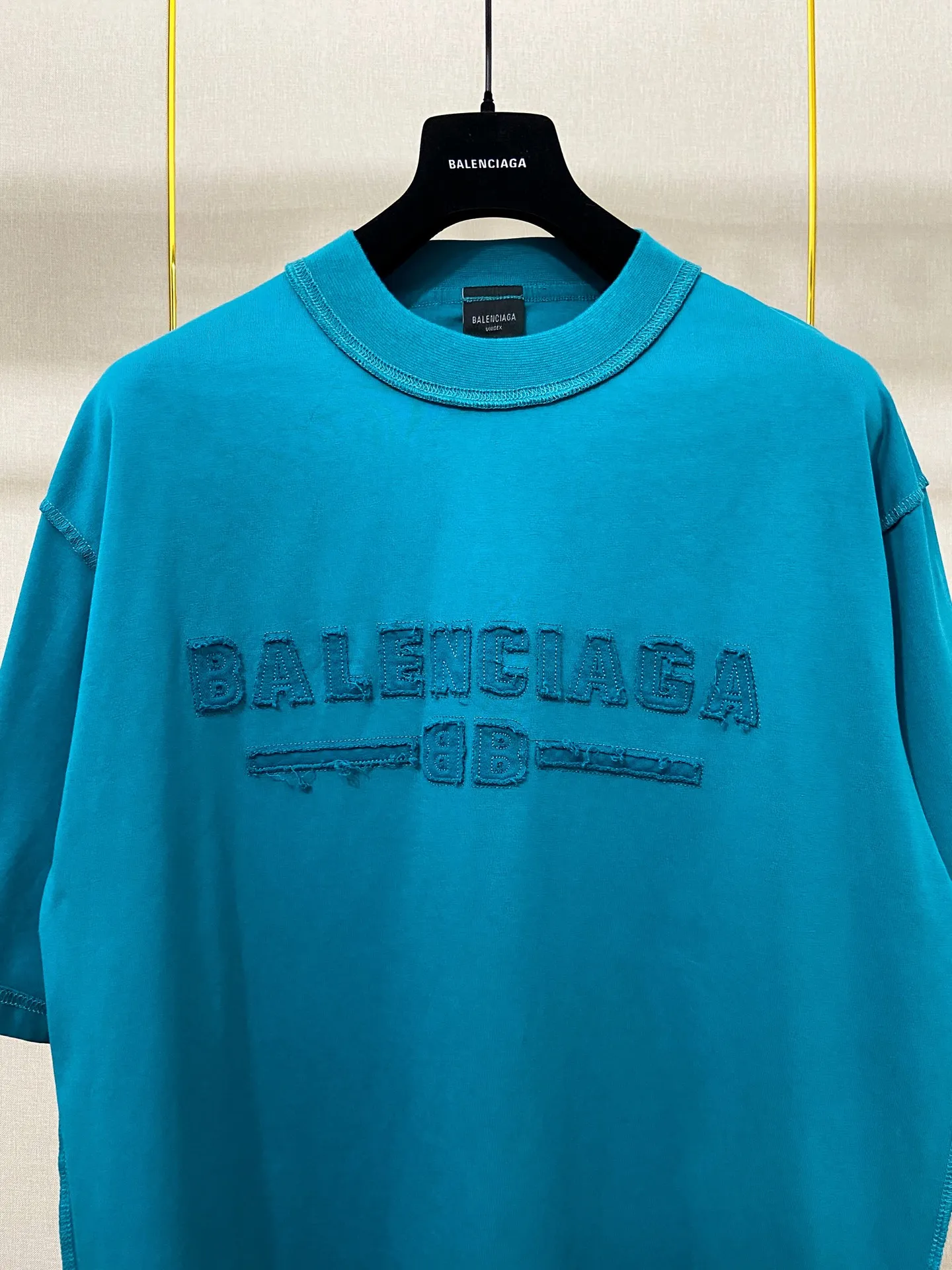 🅿️190 9181# Real shot top version [[BALENCIA*GA] official website quality Paris new letter LOGO chest patch embroidery short-sleeved T-shirt OS version loose dropped shoulders Unisex style Fabric: 260g 100% cotton double yarn Technology: front patch embroidery reverse stitching garment wash distressed shaping solid color Color: washed black, fog blue, green Size: XS S M L