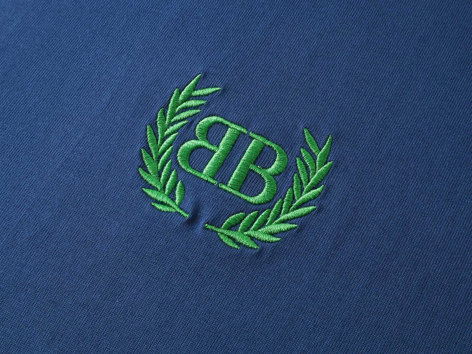 🅿️180 real photos [Top version. Official website quality] BALENCI*GA/Paris #2025 new style washed short-sleeved T-shirt with wheat ear letters LOGO embroidered on the chest, ready-to-wear washed, full of design. Welcome to compare. The fabric is made of Paris ZP custom-woven and dyed cotton double yarn, weight 260 grams, clean cloth surface. Clear texture, soft and comfortable. The threads are dyed with no color difference. The classic letter LOGO is embroidered with imported Tajima embroidery machine. The effect is three-dimensional. Restore the brick cabinet, adopt OS loose shoulder style. Same style for men and women. Code: BL253663 Color: washed black, lake blue, pink, white Size: XS S M L