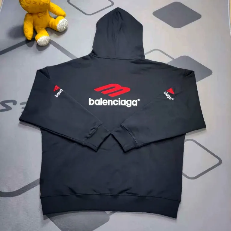 [New arrival] BALENCIAGA/Large 3m embroidered hooded sweatshirt. The embroidery distinguishes Tajima's machine from Niu 90,000 needle embroidery. It is full of details. It is really hard to restore the authentic details. The fabric is made of 480g pure cotton David sweater. It is full of thickness. Thousand needle embroidery process. Threads, cuffs and hems are all three standards for large products. Comparison is welcome. The version adopts OS loose shoulder design. Same style for men and women. Color: Black White Size: XS-L P:490
