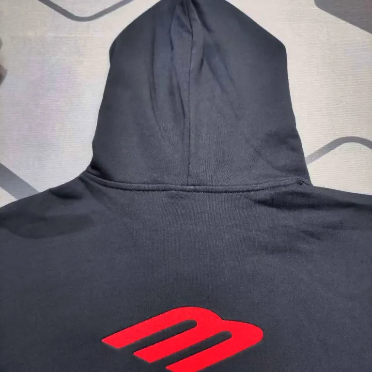 [New arrival] BALENCIAGA/Large 3m embroidered hooded sweatshirt. The embroidery distinguishes Tajima's machine from Niu 90,000 needle embroidery. It is full of details. It is really hard to restore the authentic details. The fabric is made of 480g pure cotton David sweater. It is full of thickness. Thousand needle embroidery process. Threads, cuffs and hems are all three standards for large products. Comparison is welcome. The version adopts OS loose shoulder design. Same style for men and women. Color: Black White Size: XS-L P:490