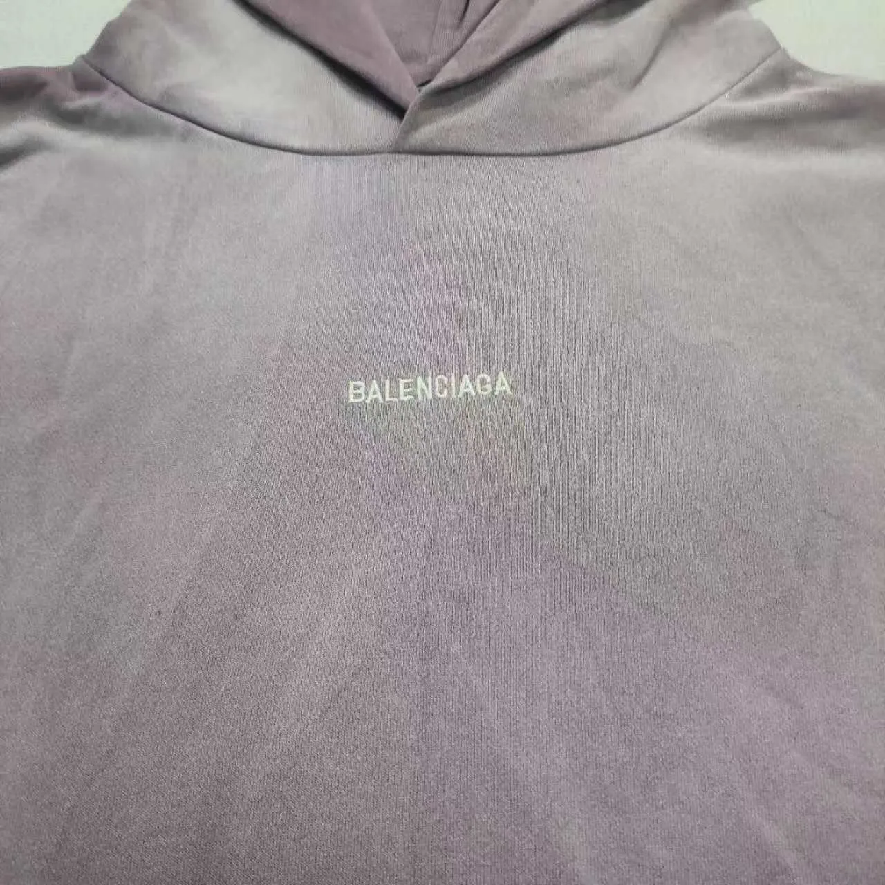 Top tested version - BALENCIAGA - Paris' new gradient color series, hooded sweatshirt with embroidered letter logo on the front and back, exclusive logo letter pattern on the front and back, heavy craftsmanship, simple but not simple, original development of custom-woven fabrics, using a specific weight of 480g, process washing treatment, spray horse process, not easy to deform, soft texture, full of thickness, highly restored, imported Tajima machine heavy industry high-density embroidery on the chest, fine embroidery, three-dimensional effect, clear lines, no rough edges and miscellaneous threads Ultra-high craftsmanship embroidery, very high fullness, obvious concave and convex texture, OS dropped shoulders, loose version, same style for men and women, color: lavender, gradient blue, size: XS--L P:480