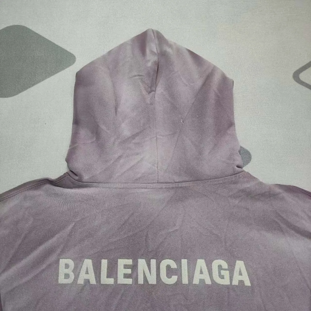 Top tested version - BALENCIAGA - Paris' new gradient color series, hooded sweatshirt with embroidered letter logo on the front and back, exclusive logo letter pattern on the front and back, heavy craftsmanship, simple but not simple, original development of custom-woven fabrics, using a specific weight of 480g, process washing treatment, spray horse process, not easy to deform, soft texture, full of thickness, highly restored, imported Tajima machine heavy industry high-density embroidery on the chest, fine embroidery, three-dimensional effect, clear lines, no rough edges and miscellaneous threads Ultra-high craftsmanship embroidery, very high fullness, obvious concave and convex texture, OS dropped shoulders, loose version, same style for men and women, color: lavender, gradient blue, size: XS--L P:480