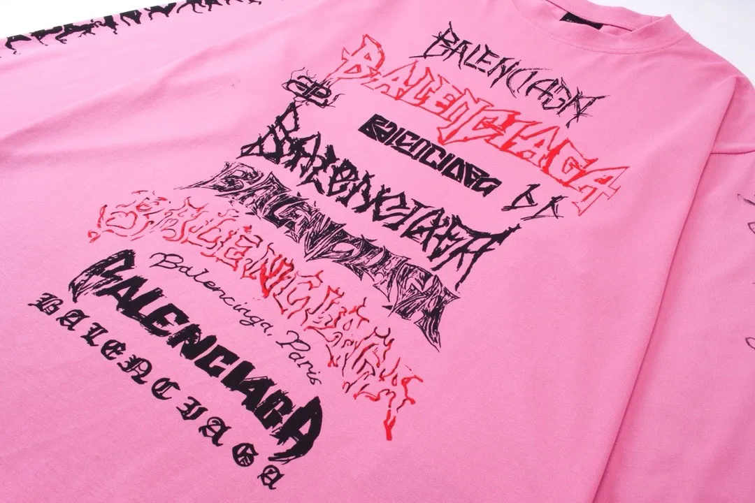 🅿️210 real photos [Top version. Official website quality] BALENCI*GA/Paris. 2024 new style. Year of the Dragon limited print long-sleeved T-shirt, synchronized with brick cabinets. Developed genuine product at the first time, enjoy printing and comparison! The fabric is made of Paris ZP custom-woven and dyed cotton double yarn. Weighing 260 grams, the cloth surface is clean. The cloth pattern is clear, soft and comfortable. The threads are dyed with no color difference. The classic LOGO is made of environmentally friendly imported materials, drawn silk flowers, with clear letters and three-dimensional effect. Restore the brick cabinet. Welcome to compare, the version adopts the OS loose shoulder version. Same style for men and women Coding: BL235035 Color: black, white, pink Size: XS S M L