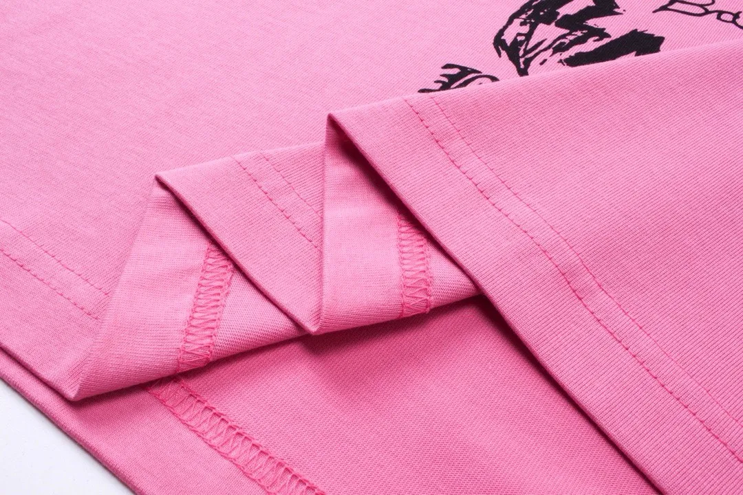 🅿️210 real photos [Top version. Official website quality] BALENCI*GA/Paris. 2024 new style. Year of the Dragon limited print long-sleeved T-shirt, synchronized with brick cabinets. Developed genuine product at the first time, enjoy printing and comparison! The fabric is made of Paris ZP custom-woven and dyed cotton double yarn. Weighing 260 grams, the cloth surface is clean. The cloth pattern is clear, soft and comfortable. The threads are dyed with no color difference. The classic LOGO is made of environmentally friendly imported materials, drawn silk flowers, with clear letters and three-dimensional effect. Restore the brick cabinet. Welcome to compare, the version adopts the OS loose shoulder version. Same style for men and women Coding: BL235035 Color: black, white, pink Size: XS S M L