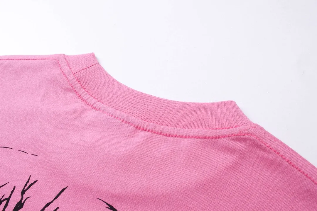 🅿️210 real photos [Top version. Official website quality] BALENCI*GA/Paris. 2024 new style. Year of the Dragon limited print long-sleeved T-shirt, synchronized with brick cabinets. Developed genuine product at the first time, enjoy printing and comparison! The fabric is made of Paris ZP custom-woven and dyed cotton double yarn. Weighing 260 grams, the cloth surface is clean. The cloth pattern is clear, soft and comfortable. The threads are dyed with no color difference. The classic LOGO is made of environmentally friendly imported materials, drawn silk flowers, with clear letters and three-dimensional effect. Restore the brick cabinet. Welcome to compare, the version adopts the OS loose shoulder version. Same style for men and women Coding: BL235035 Color: black, white, pink Size: XS S M L