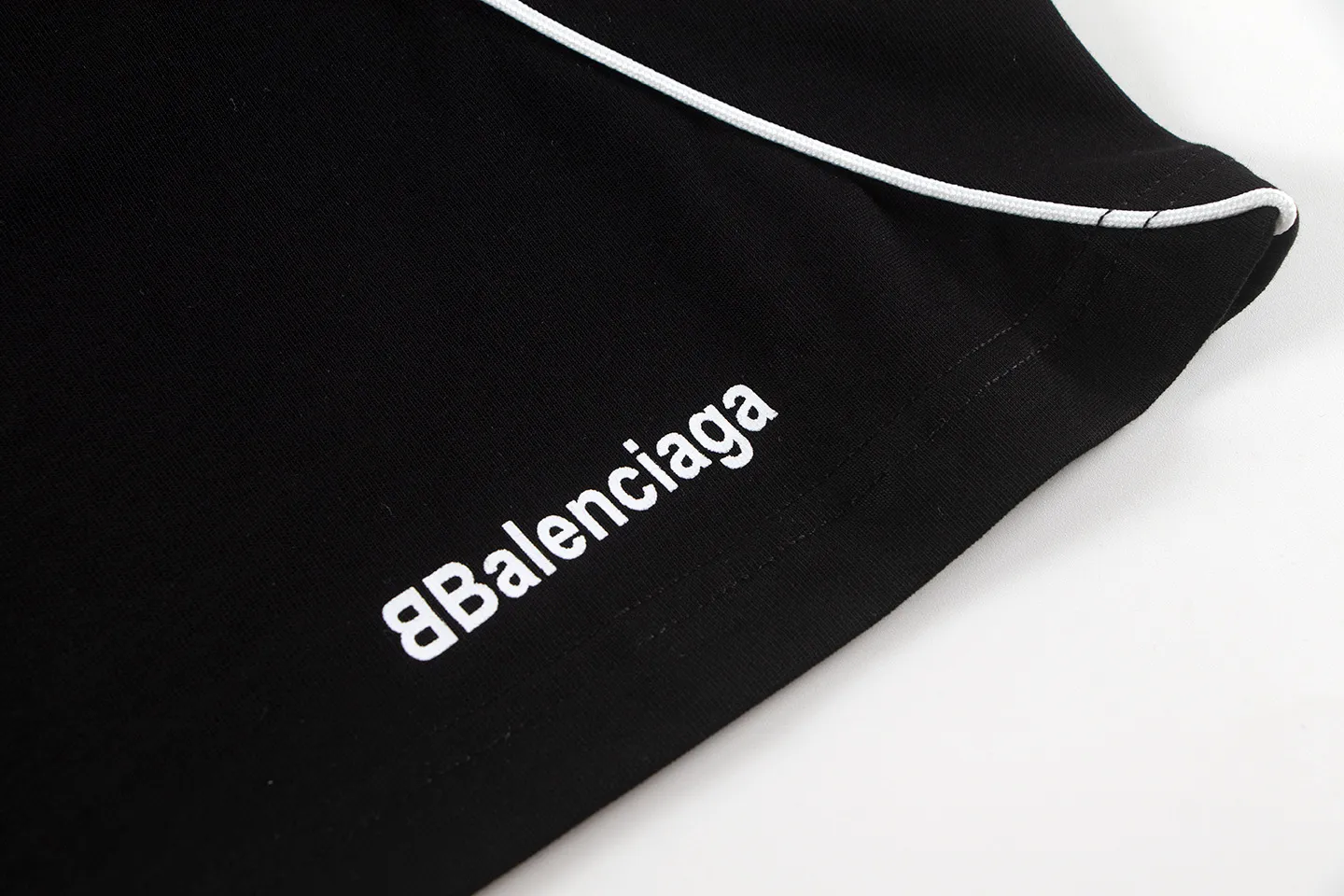 🅿️200 Balenciaga 2026 new T-shirt jersey Material: Made of high version 300g double yarn combed cotton Size: S M L XL Color: black and white Style number: W666