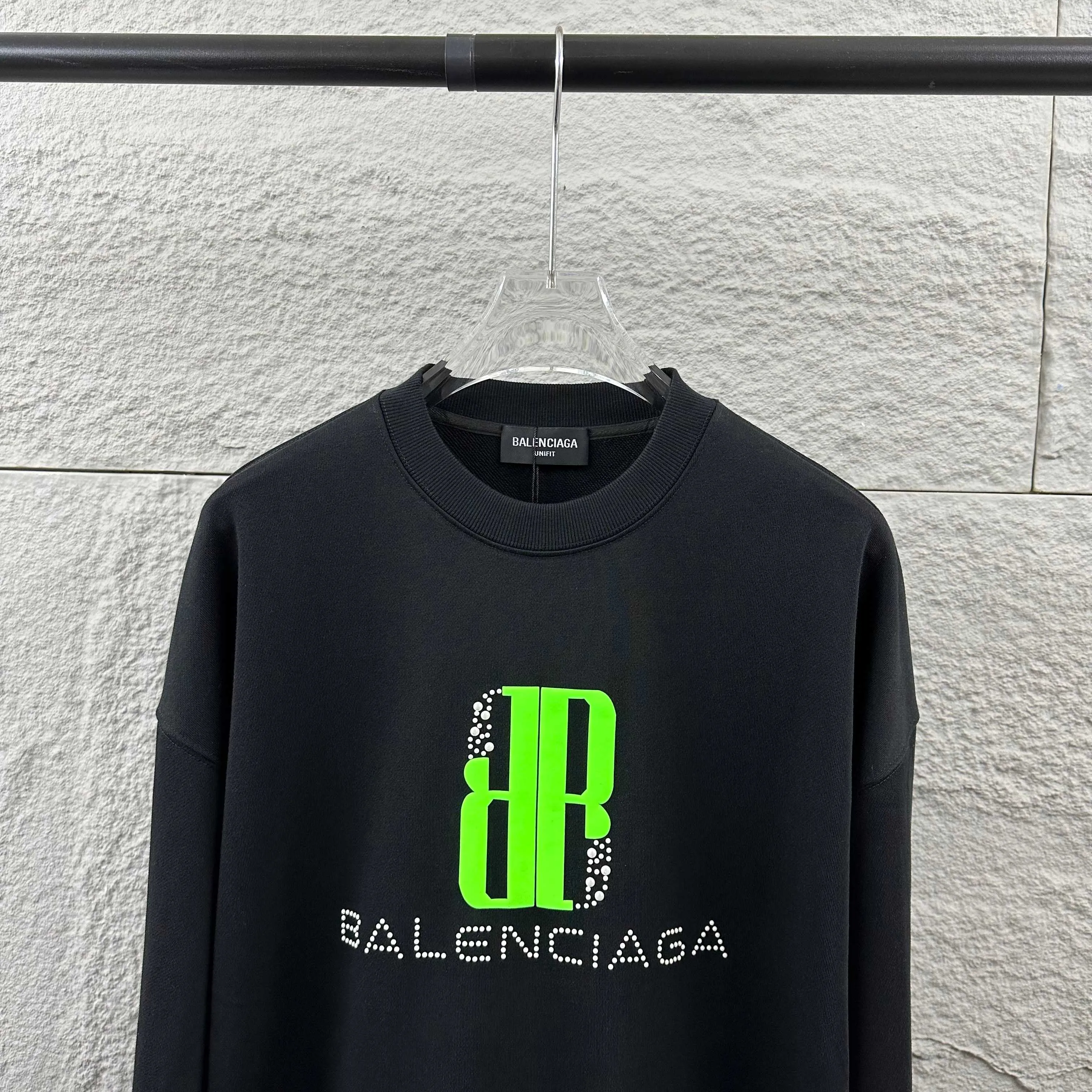 🅿️260 BALENCI*GA Paris 2025 early autumn and winter new long-sleeved sweatshirt Classic letter three-dimensional foam + pearl craft Customized terry fabric Round neck pullover Unisex style Color: Black White Size: S (90-130 catties) M (120-150 catties) L (140-165 catties) XL (160-180 catties) XXL (180-210 pounds)