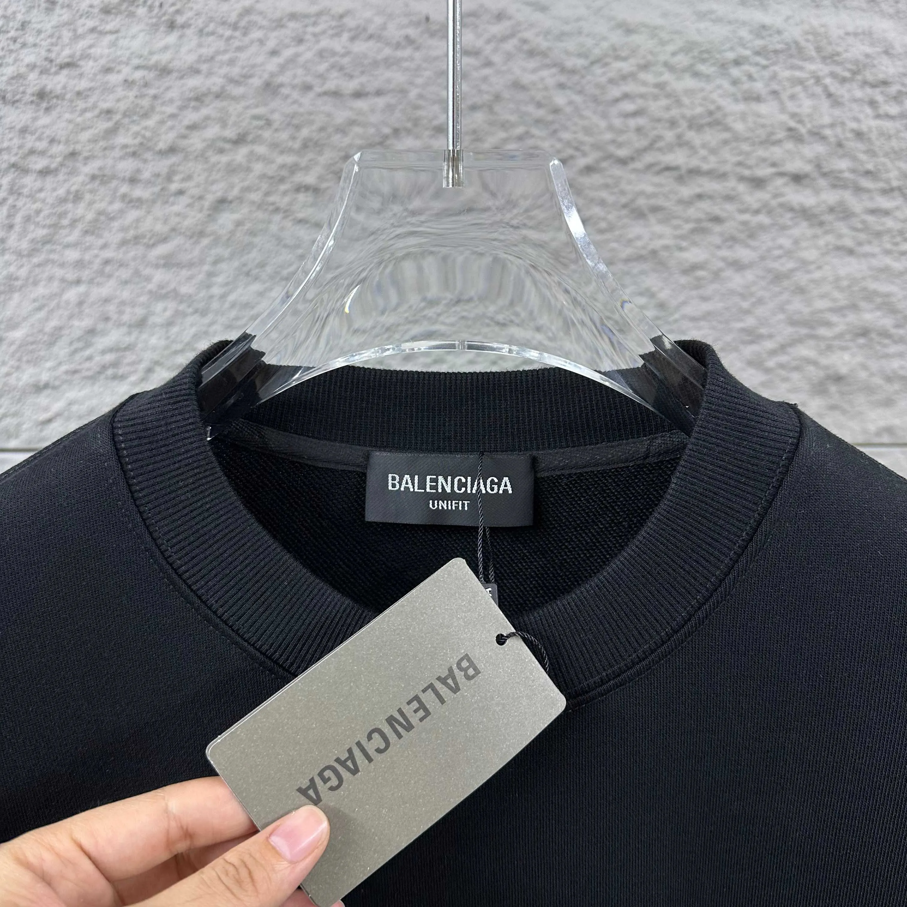 🅿️260 BALENCI*GA Paris 2025 early autumn and winter new long-sleeved sweatshirt Classic letter three-dimensional foam + pearl craft Customized terry fabric Round neck pullover Unisex style Color: Black White Size: S (90-130 catties) M (120-150 catties) L (140-165 catties) XL (160-180 catties) XXL (180-210 pounds)