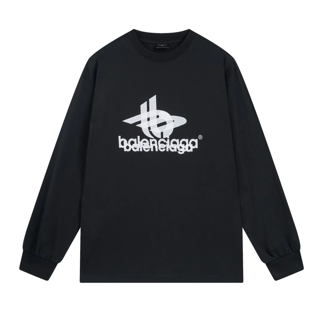 🅿️210 photos [Top version. Official website quality] BALENCI*GA/Paris. 2024 new style. Phantom double LOGO classic pattern printed long-sleeved T-shirt. Brick cabinet synchronization. Genuine product developed at the first time, happy to print and compare! The fabric is made of Paris ZP custom-woven and dyed cotton with double yarns and compact cotton. The weight is 260 grams. The cloth surface is clean. The cloth pattern is clear, soft and comfortable. The threads are dyed with no color difference. The classic printing is made of environmentally friendly imported materials, with LOGO phantom effect, clear letters and three-dimensional effect. Restore the brick cabinet. Ready-made clothes are washed and distressed, different market currency, welcome to compare, the version adopts OS loose shoulder version. Same style for men and women Coding: BL225029 Color: black, white Size: XS S M L