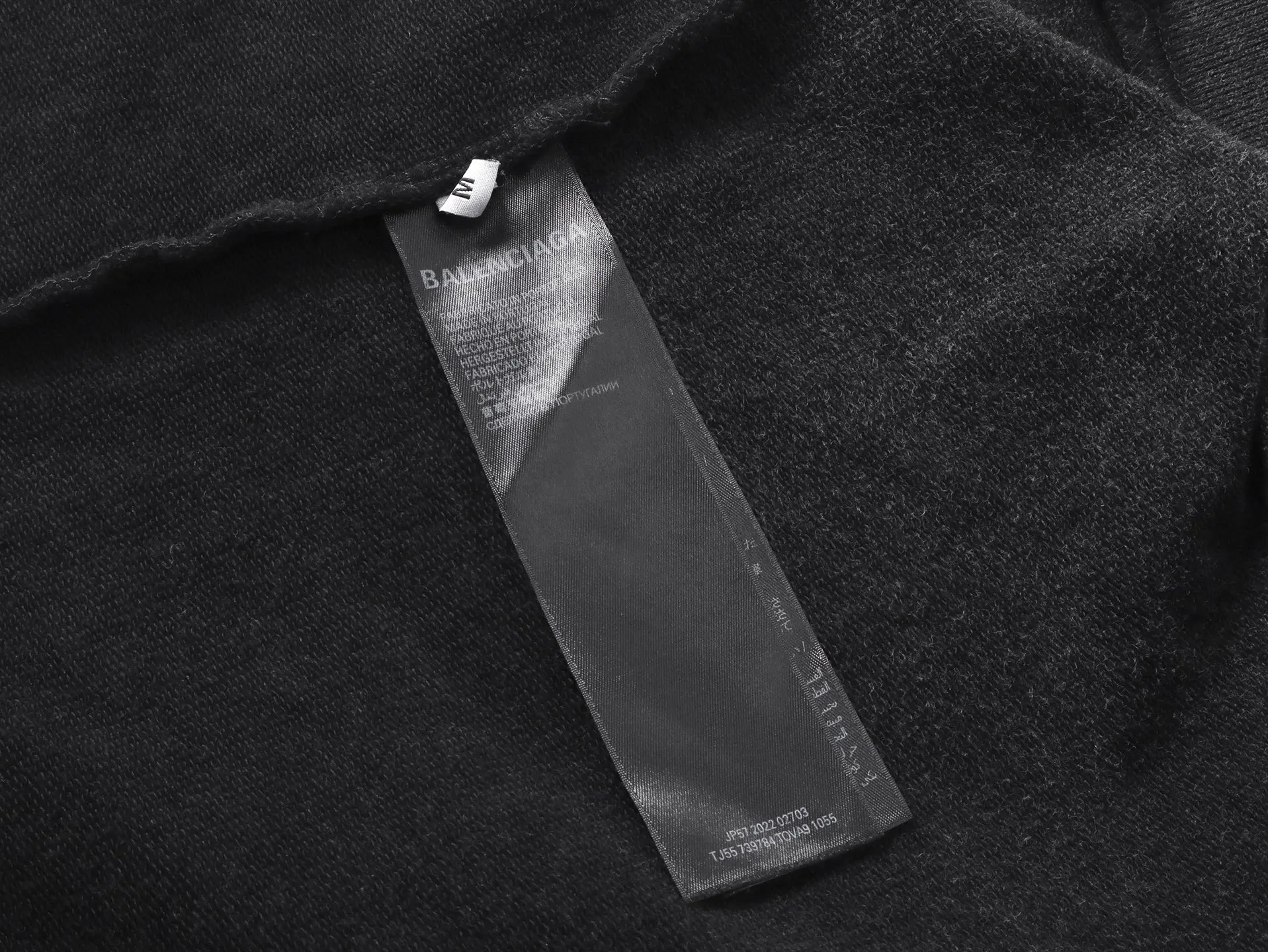 🅿️346 Detailed pictures [Top version. Official website quality] BALENCI*GA/Paris. 25ss latest model. Paris English color LOGO foam printed washed and worn hooded sweatshirt. The brick cabinet is synchronized. The fabric is made of Paris ZP custom-woven and dyed cotton sweatshirt, with a weight of 460 grams. The cloth surface is clean. The cloth pattern is clear, soft and comfortable, and the threads are dyed with no color difference. The classic pattern is foam printed using environmentally friendly imported materials, with clear letters and a strong three-dimensional feel. Restored brick cabinet. The garments were washed and aged, and polished by many hands. Produced by ultra-heavy craftsmanship, the market currency is very different, welcome to compare. The version adopts OS loose shoulder design. The same style for men and women. Code: BL259928 Color: Washed black, floral gray Size: XS S M L