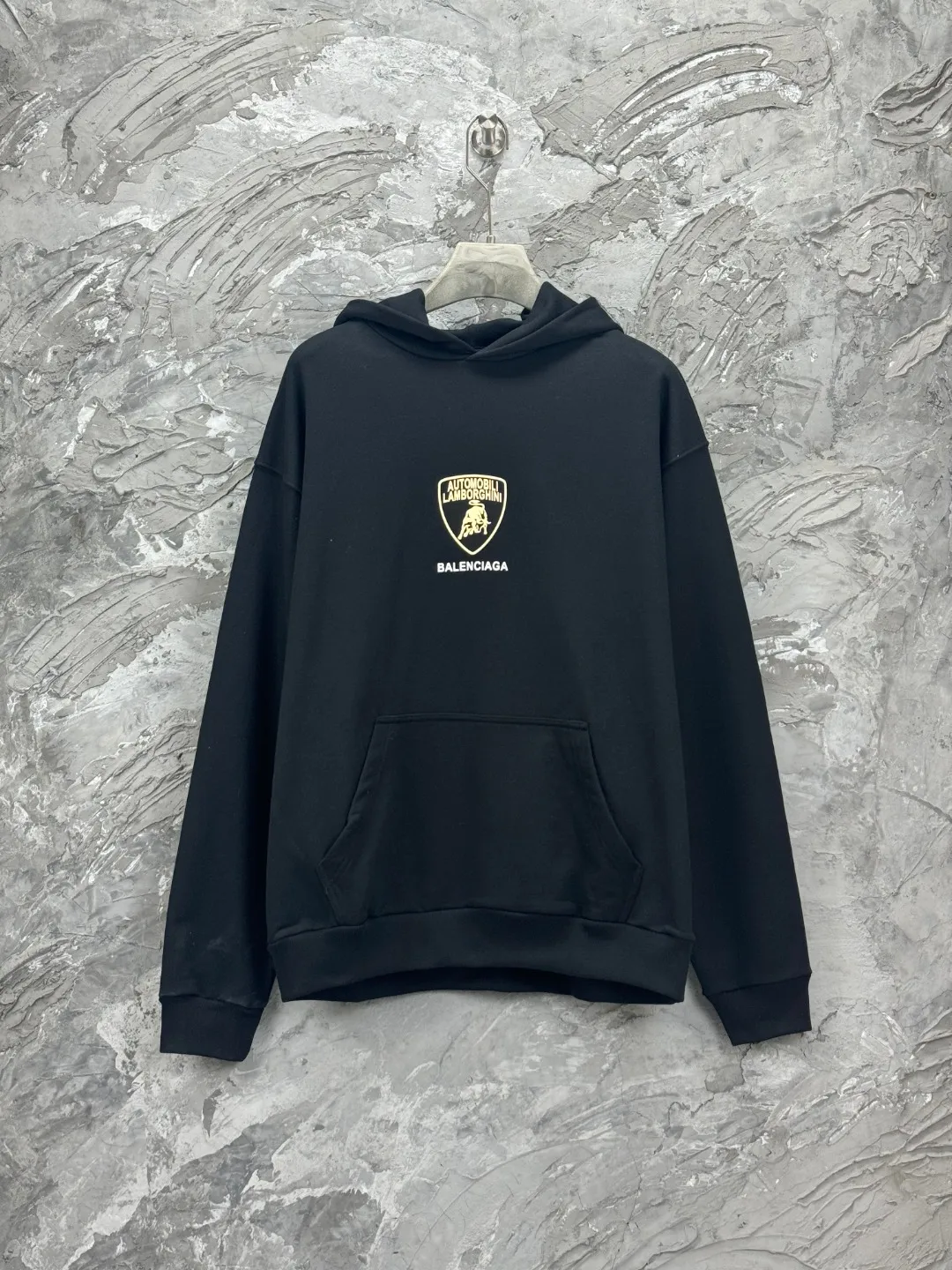 🅿️340 - BALENCI*GA Paris co-branded Lamborghini hooded long-sleeved sweatshirt. The front panel is printed with imported environmentally friendly glue. The letters are clear. The effect is three-dimensional. Exclusively woven and dyed 460g fabric. Threads are dyed in the same cylinder with zero color difference. Brick cabinet synchronization. Welcome to compare. Same style for men and women -Color: black -SIZE: Xs S M L Style number 8961#
