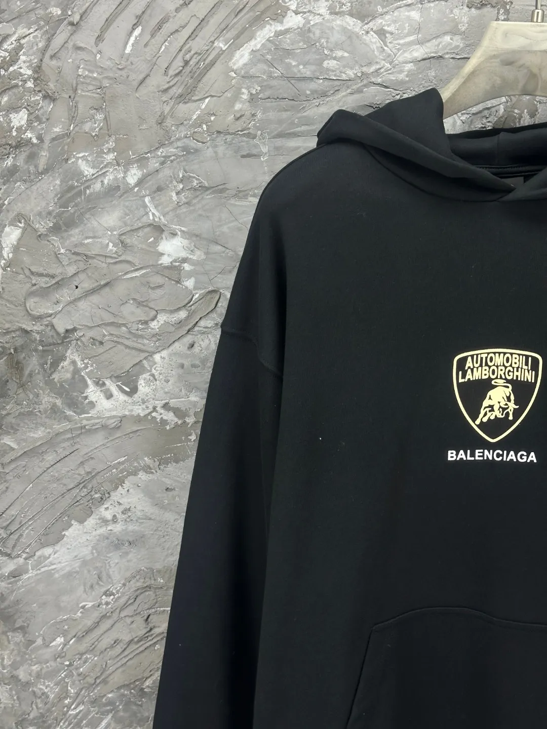 🅿️340 - BALENCI*GA Paris co-branded Lamborghini hooded long-sleeved sweatshirt. The front panel is printed with imported environmentally friendly glue. The letters are clear. The effect is three-dimensional. Exclusively woven and dyed 460g fabric. Threads are dyed in the same cylinder with zero color difference. Brick cabinet synchronization. Welcome to compare. Same style for men and women -Color: black -SIZE: Xs S M L Style number 8961#