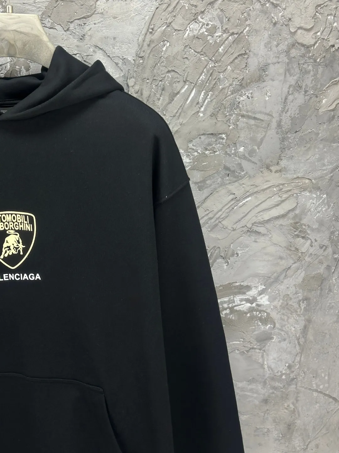 🅿️340 - BALENCI*GA Paris co-branded Lamborghini hooded long-sleeved sweatshirt. The front panel is printed with imported environmentally friendly glue. The letters are clear. The effect is three-dimensional. Exclusively woven and dyed 460g fabric. Threads are dyed in the same cylinder with zero color difference. Brick cabinet synchronization. Welcome to compare. Same style for men and women -Color: black -SIZE: Xs S M L Style number 8961#