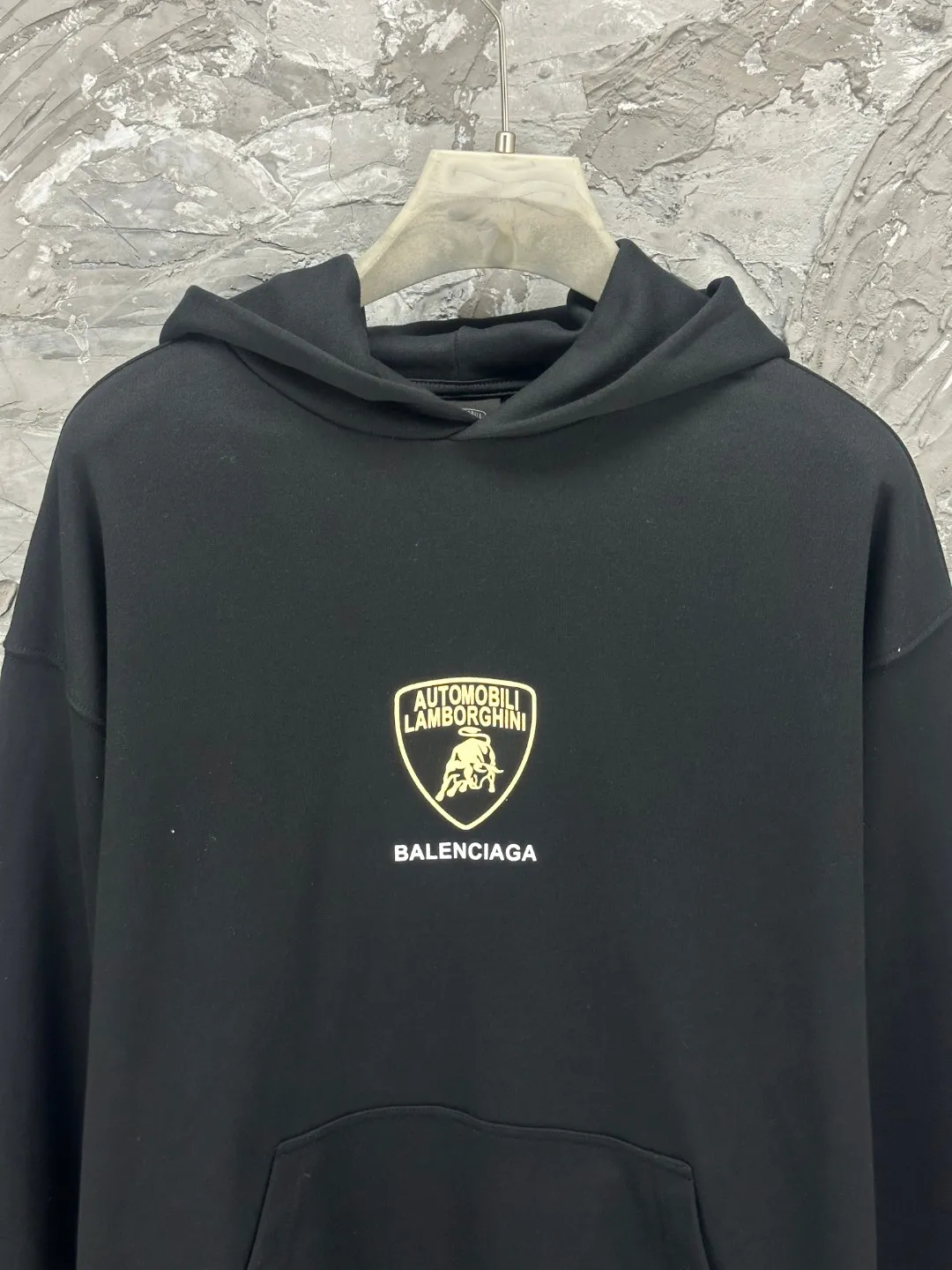 🅿️340 - BALENCI*GA Paris co-branded Lamborghini hooded long-sleeved sweatshirt. The front panel is printed with imported environmentally friendly glue. The letters are clear. The effect is three-dimensional. Exclusively woven and dyed 460g fabric. Threads are dyed in the same cylinder with zero color difference. Brick cabinet synchronization. Welcome to compare. Same style for men and women -Color: black -SIZE: Xs S M L Style number 8961#