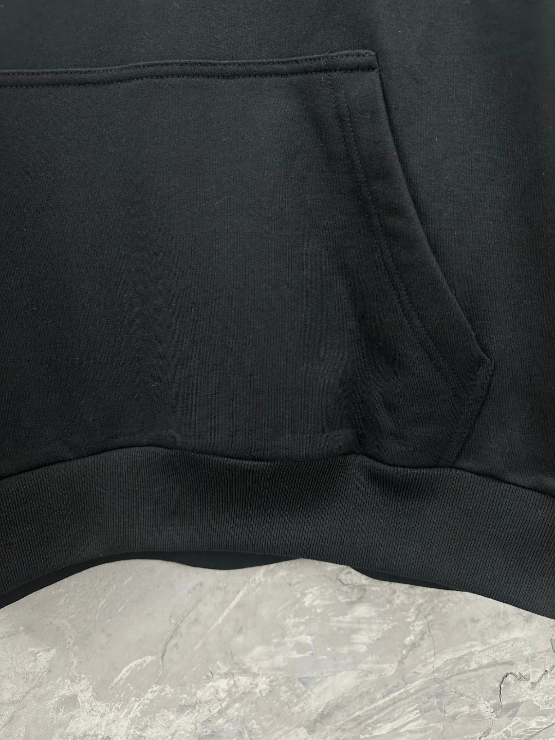 🅿️340 - BALENCI*GA Paris co-branded Lamborghini hooded long-sleeved sweatshirt. The front panel is printed with imported environmentally friendly glue. The letters are clear. The effect is three-dimensional. Exclusively woven and dyed 460g fabric. Threads are dyed in the same cylinder with zero color difference. Brick cabinet synchronization. Welcome to compare. Same style for men and women -Color: black -SIZE: Xs S M L Style number 8961#