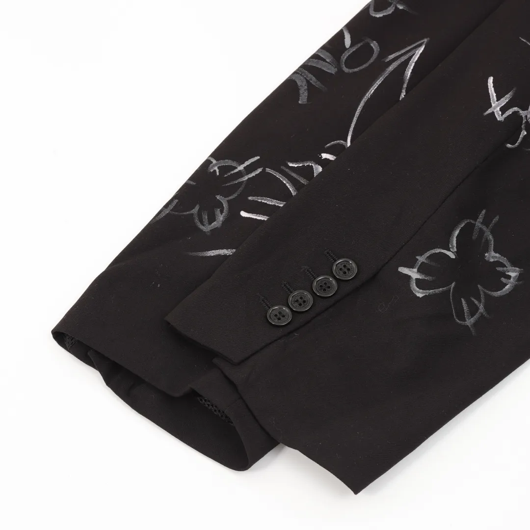 🅿️740 Balenciaga/Balenciaga New Graffiti Jacket Suit Made of wool fabric imported from Italy, large-profile cut with lapel collar shoulder pads, left sleeve decorated with b logo rubber label Ready-to-wear, fully handmade graffiti painting, unisex style, same style for men and women, purchasing version: black gray Size: S-L
