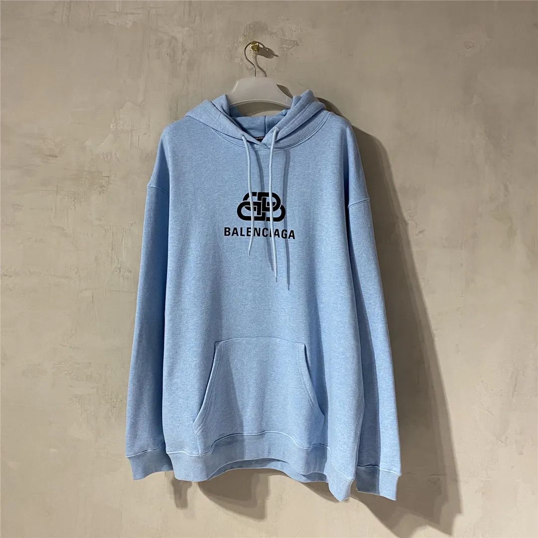 Top tested version Balenciaga BALENCIAGA haze blue lock print hooded sweatshirt [Top tested version] The only correct haze blue snowflake color on the entire network‼ ️Super white and high-end color... -Full set of 1:1 customized original accessories packaging (with logo Sydney paper + new moderator mark + washing + original hangtag) -The entire sweatshirt is made of 460 grams of pure cotton large terry, and the wet weight can reach 480 grams, full of thickness -Note ⚠️This year's Balenciaga hoodie uses embroidered phoenix eyes on the hood‼ ️Eliminating the previous hardware eyes, this is also a detail that distinguishes low-end versions on the market‼ ️The whole piece of clothing, hat rope, thread, and fabric are produced in the same vat with 0 color difference - imported elliptical machine printing is used. Each printing is neatly aligned and the overall printing has no edges. I make every piece of clothing with conscience and strive for excellence in every link. Just to sell a piece of clothing and retain a customer. Although our products are a little more expensive than others, the expensive money is kept in the clothes and is definitely not imported into my pocket.  Color: Haze Blue Size: XS-L P:430
