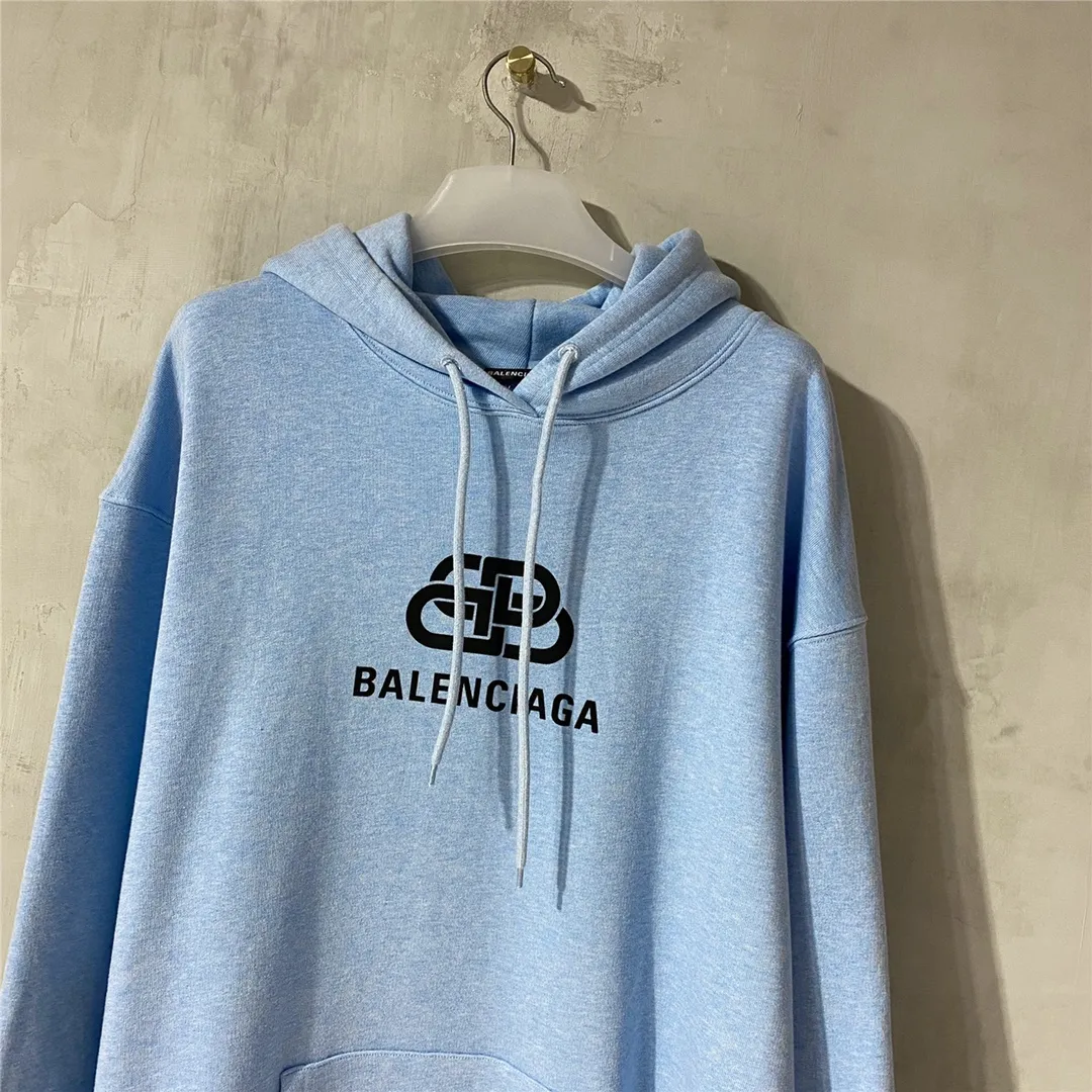 Top tested version Balenciaga BALENCIAGA haze blue lock print hooded sweatshirt [Top tested version] The only correct haze blue snowflake color on the entire network‼ ️Super white and high-end color... -Full set of 1:1 customized original accessories packaging (with logo Sydney paper + new moderator mark + washing + original hangtag) -The entire sweatshirt is made of 460 grams of pure cotton large terry, and the wet weight can reach 480 grams, full of thickness -Note ⚠️This year's Balenciaga hoodie uses embroidered phoenix eyes on the hood‼ ️Eliminating the previous hardware eyes, this is also a detail that distinguishes low-end versions on the market‼ ️The whole piece of clothing, hat rope, thread, and fabric are produced in the same vat with 0 color difference - imported elliptical machine printing is used. Each printing is neatly aligned and the overall printing has no edges. I make every piece of clothing with conscience and strive for excellence in every link. Just to sell a piece of clothing and retain a customer. Although our products are a little more expensive than others, the expensive money is kept in the clothes and is definitely not imported into my pocket.  Color: Haze Blue Size: XS-L P:430