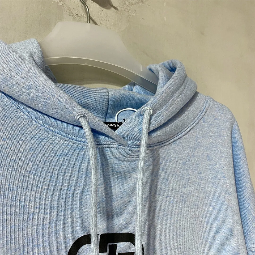 Top tested version Balenciaga BALENCIAGA haze blue lock print hooded sweatshirt [Top tested version] The only correct haze blue snowflake color on the entire network‼ ️Super white and high-end color... -Full set of 1:1 customized original accessories packaging (with logo Sydney paper + new moderator mark + washing + original hangtag) -The entire sweatshirt is made of 460 grams of pure cotton large terry, and the wet weight can reach 480 grams, full of thickness -Note ⚠️This year's Balenciaga hoodie uses embroidered phoenix eyes on the hood‼ ️Eliminating the previous hardware eyes, this is also a detail that distinguishes low-end versions on the market‼ ️The whole piece of clothing, hat rope, thread, and fabric are produced in the same vat with 0 color difference - imported elliptical machine printing is used. Each printing is neatly aligned and the overall printing has no edges. I make every piece of clothing with conscience and strive for excellence in every link. Just to sell a piece of clothing and retain a customer. Although our products are a little more expensive than others, the expensive money is kept in the clothes and is definitely not imported into my pocket.  Color: Haze Blue Size: XS-L P:430