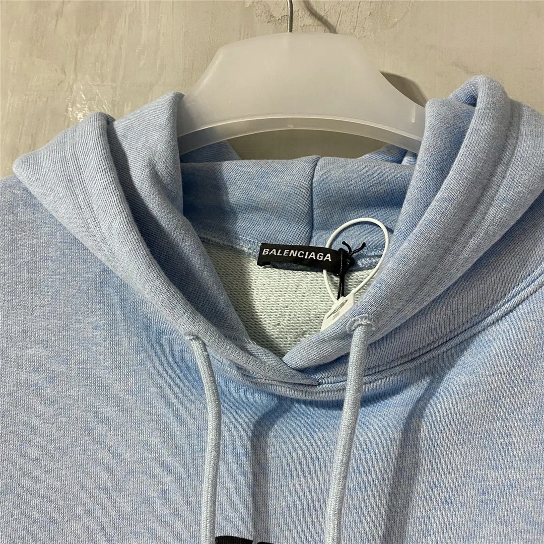 Top tested version Balenciaga BALENCIAGA haze blue lock print hooded sweatshirt [Top tested version] The only correct haze blue snowflake color on the entire network‼ ️Super white and high-end color... -Full set of 1:1 customized original accessories packaging (with logo Sydney paper + new moderator mark + washing + original hangtag) -The entire sweatshirt is made of 460 grams of pure cotton large terry, and the wet weight can reach 480 grams, full of thickness -Note ⚠️This year's Balenciaga hoodie uses embroidered phoenix eyes on the hood‼ ️Eliminating the previous hardware eyes, this is also a detail that distinguishes low-end versions on the market‼ ️The whole piece of clothing, hat rope, thread, and fabric are produced in the same vat with 0 color difference - imported elliptical machine printing is used. Each printing is neatly aligned and the overall printing has no edges. I make every piece of clothing with conscience and strive for excellence in every link. Just to sell a piece of clothing and retain a customer. Although our products are a little more expensive than others, the expensive money is kept in the clothes and is definitely not imported into my pocket.  Color: Haze Blue Size: XS-L P:430