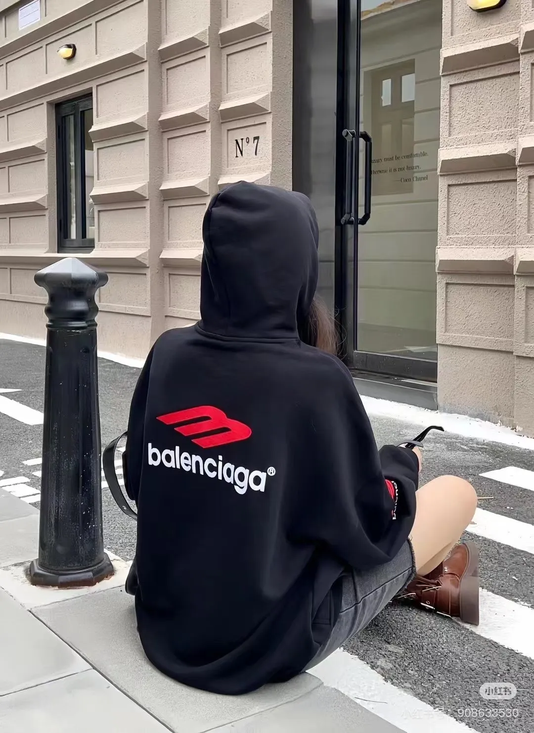 🎀Hot model pictures🎀【New arrival】BALENCIAGA/Large 3m embroidered hooded sweatshirt. The embroidery distinguishes Tajima's machine which uses 90,000 stitches of embroidery. It is full of details. It is really hard to restore the authentic details. The fabric is made of 480g pure cotton David sweater. It is full of thickness. Thousand-needle embroidery process. Threads, cuffs and hems are all three standards for large products. Comparison is welcome. The version adopts OS loose shoulder design. Same style for men and women. Color: Black White Size: XS-L P:490
