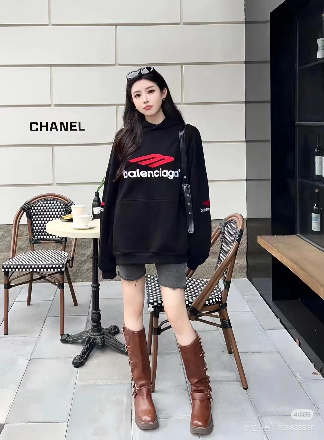 🎀Hot model pictures🎀【New arrival】BALENCIAGA/Large 3m embroidered hooded sweatshirt. The embroidery distinguishes Tajima's machine which uses 90,000 stitches of embroidery. It is full of details. It is really hard to restore the authentic details. The fabric is made of 480g pure cotton David sweater. It is full of thickness. Thousand-needle embroidery process. Threads, cuffs and hems are all three standards for large products. Comparison is welcome. The version adopts OS loose shoulder design. Same style for men and women. Color: Black White Size: XS-L P:490