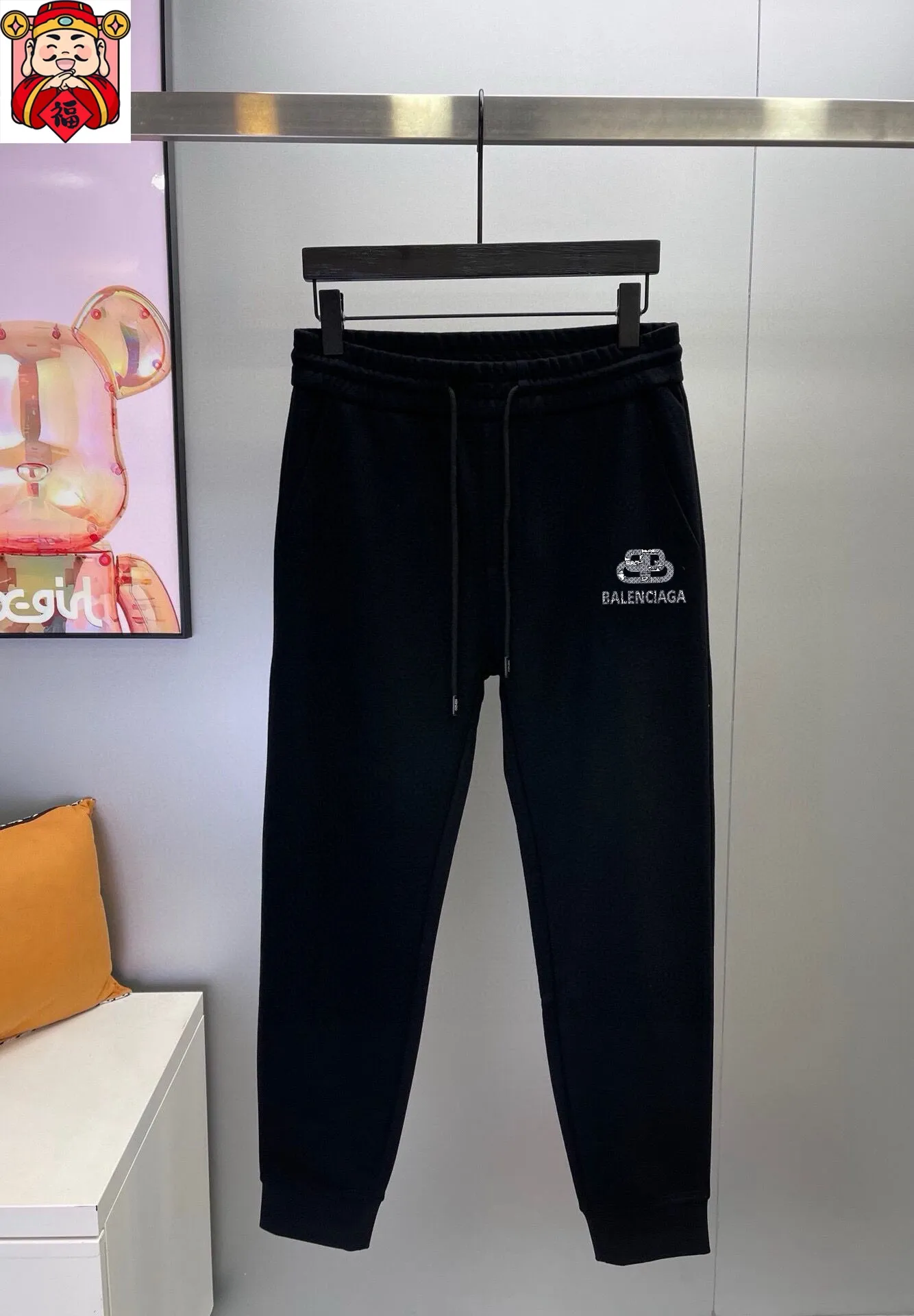 🅿️380 [BALENCIAGA] (Gospel for Fatty) hot-selling suit is coming. Focus on the original version of the official website. 2025 new hot-selling sweatshirt suit. The original order is the best. 🇭🇰The meticulous work of top designers. It has a fitting and perfect upper body effect. 100% natural high-quality Roman cotton, close-fitting comfort, noble and elegant! Original hardware embodies elegance and nobility! Counter size: M-5XL (maximum wear up to 220 pounds)