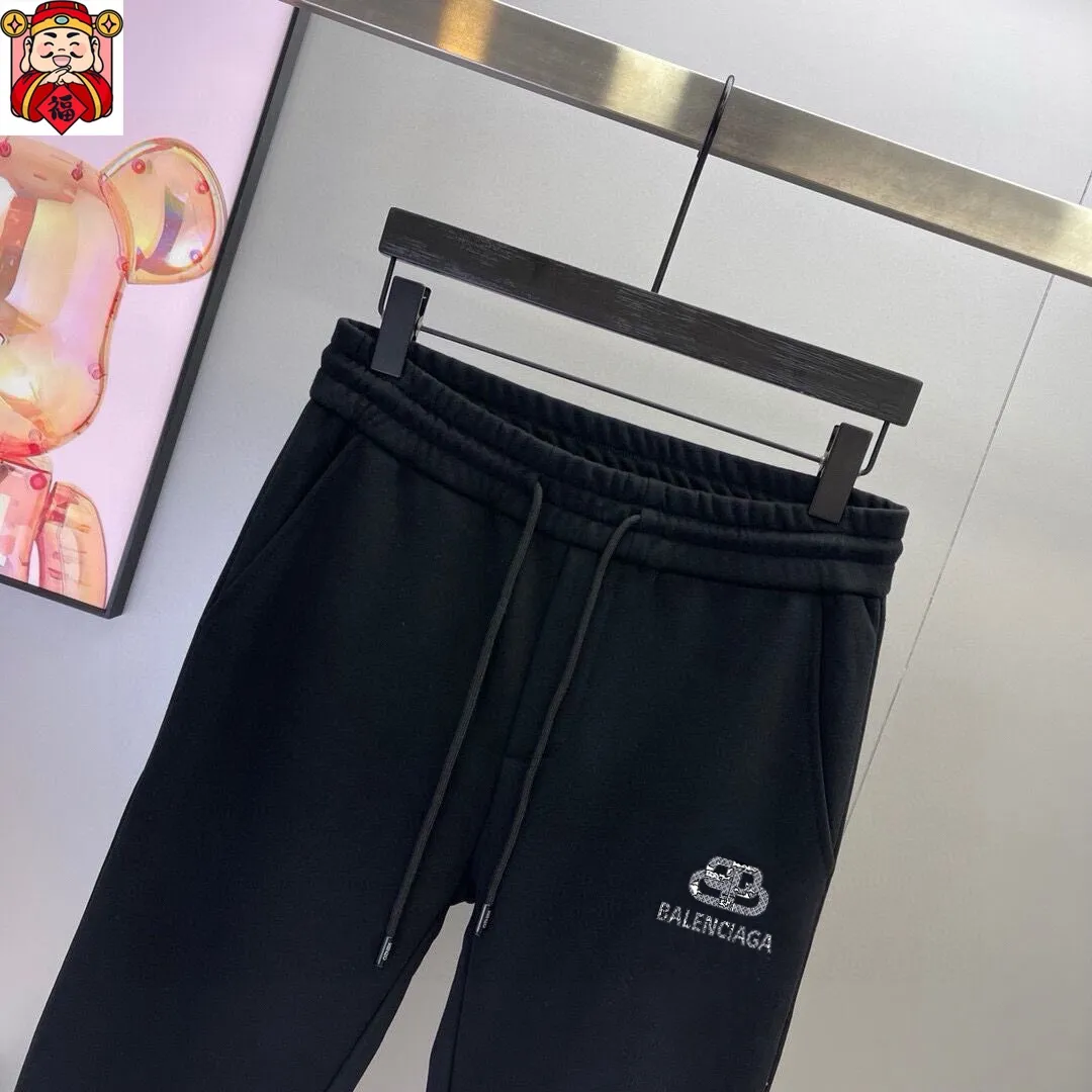🅿️380 [BALENCIAGA] (Gospel for Fatty) hot-selling suit is coming. Focus on the original version of the official website. 2025 new hot-selling sweatshirt suit. The original order is the best. 🇭🇰The meticulous work of top designers. It has a fitting and perfect upper body effect. 100% natural high-quality Roman cotton, close-fitting comfort, noble and elegant! Original hardware embodies elegance and nobility! Counter size: M-5XL (maximum wear up to 220 pounds)