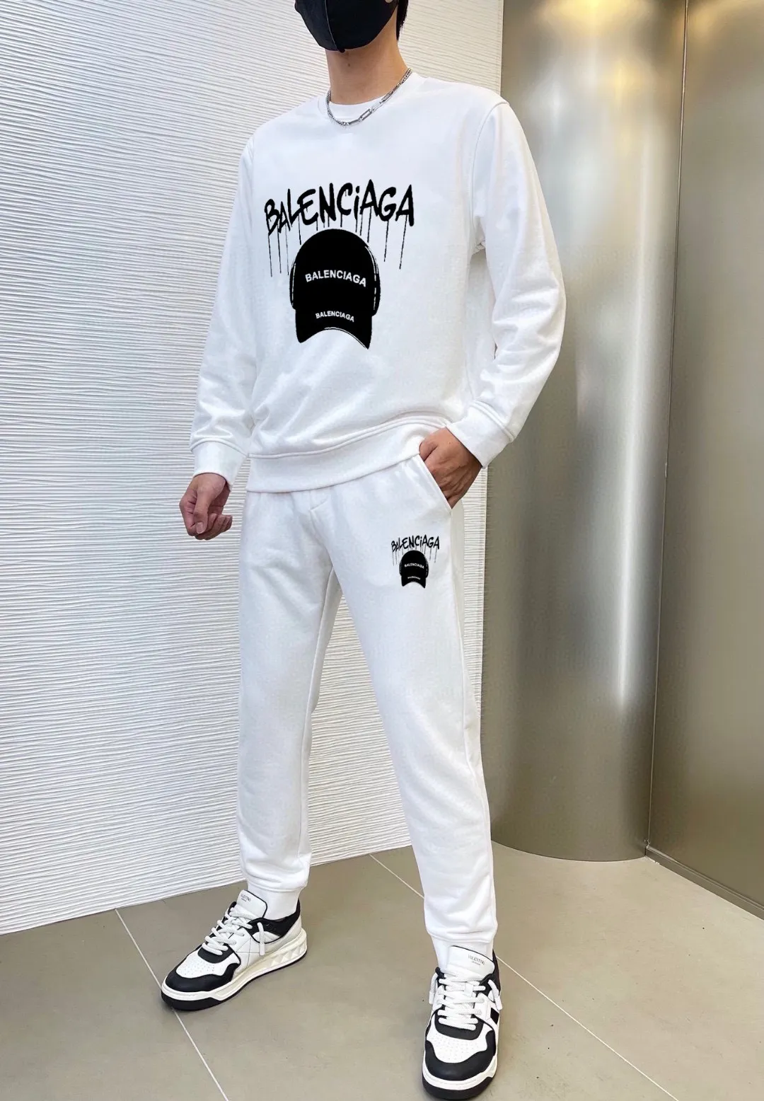 🅿️380 [BALENCIAGA] (Gospel for Fatty) hot-selling suit is coming. Focus on the original version of the official website. 2025 new hot-selling sweatshirt suit. The original order is the best. 🇭🇰The meticulous work of top designers. It has a fitting and perfect upper body effect. 100% natural high-quality Roman cotton, close-fitting comfort, noble and elegant! Original hardware embodies elegance and nobility! Counter size: M-5XL (maximum wear up to 220 pounds)