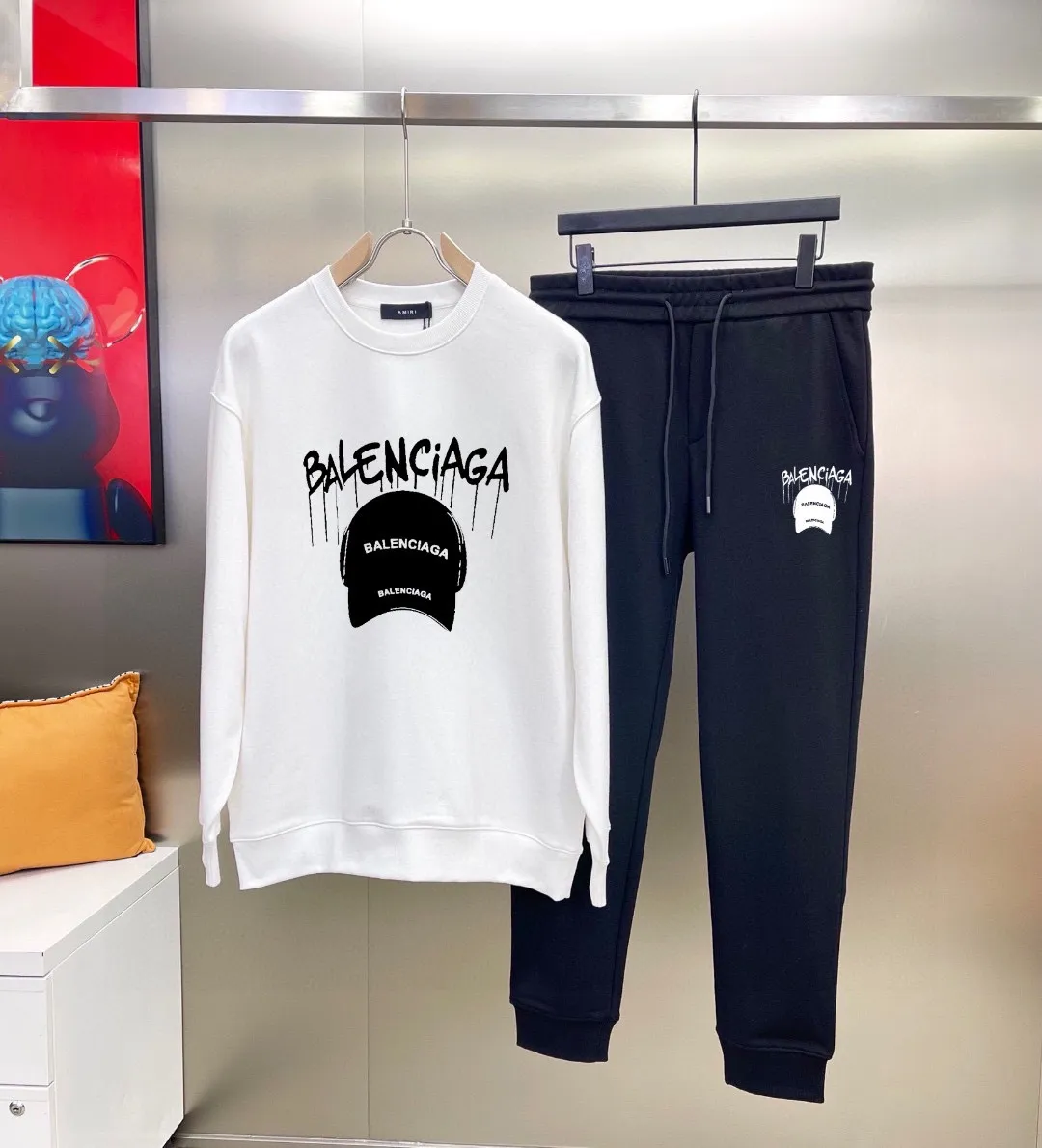 🅿️380 [BALENCIAGA] (Gospel for Fatty) hot-selling suit is coming. Focus on the original version of the official website. 2025 new hot-selling sweatshirt suit. The original order is the best. 🇭🇰The meticulous work of top designers. It has a fitting and perfect upper body effect. 100% natural high-quality Roman cotton, close-fitting comfort, noble and elegant! Original hardware embodies elegance and nobility! Counter size: M-5XL (maximum wear up to 220 pounds)
