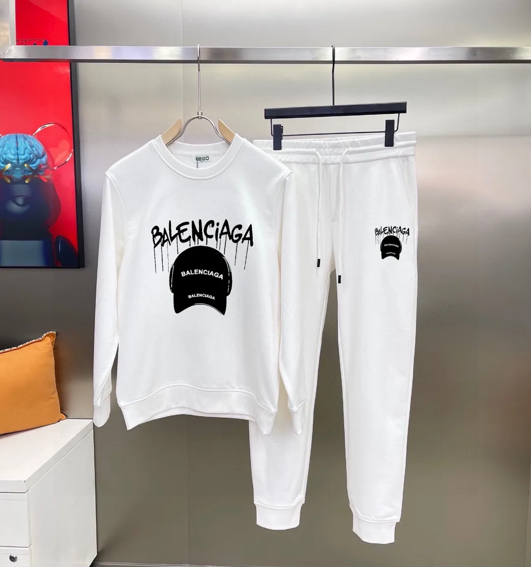 🅿️380 [BALENCIAGA] (Gospel for Fatty) hot-selling suit is coming. Focus on the original version of the official website. 2025 new hot-selling sweatshirt suit. The original order is the best. 🇭🇰The meticulous work of top designers. It has a fitting and perfect upper body effect. 100% natural high-quality Roman cotton, close-fitting comfort, noble and elegant! Original hardware embodies elegance and nobility! Counter size: M-5XL (maximum wear up to 220 pounds)