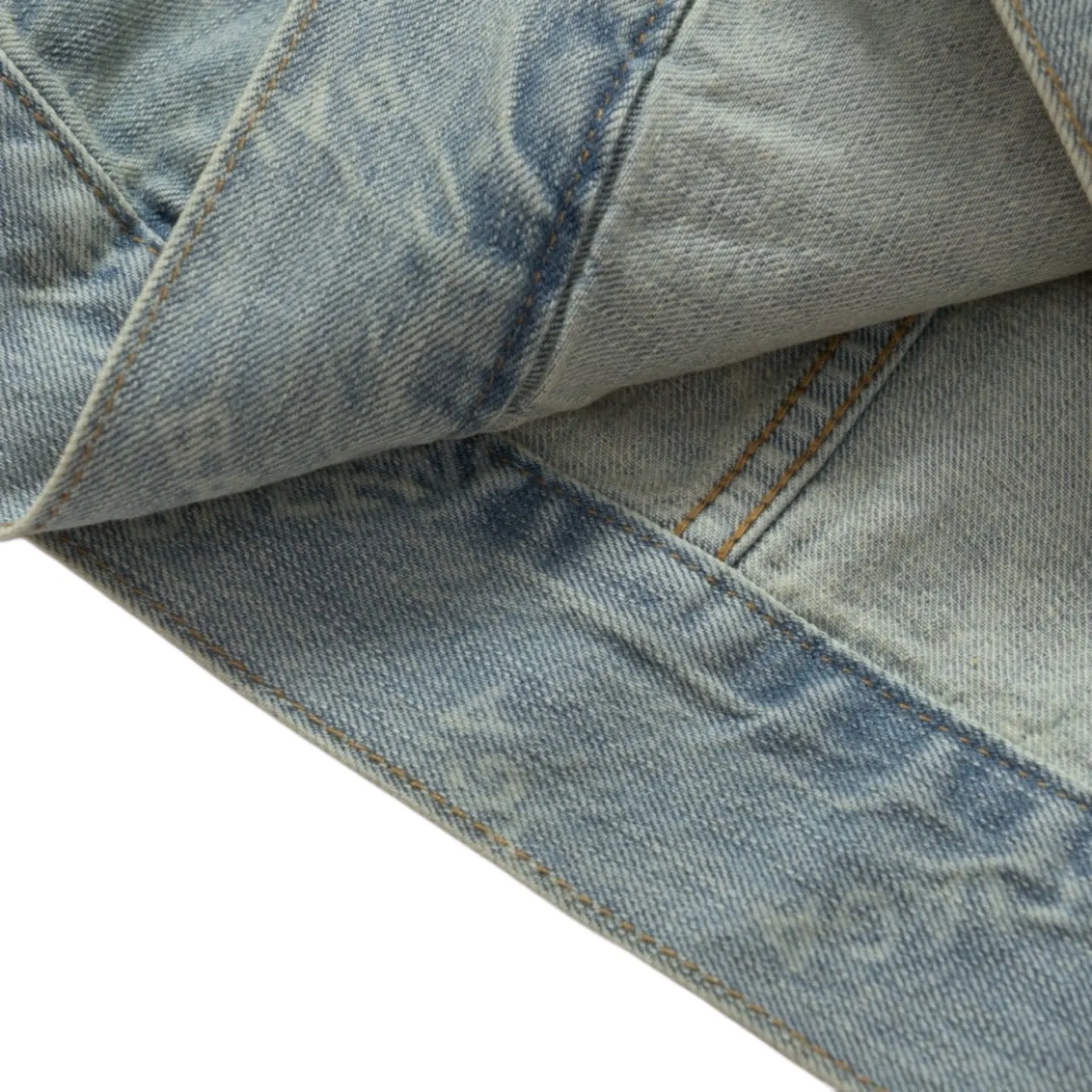 🅿️560 [Exclusive supply] BLCG 24FW full-print barrage denim jacket. The fabric is made of 100% cotton slub denim. The fabric has a thick texture, many and prominent slub yarns, and has a good washing effect. It has good breathability, strong hygroscopicity and comfortable wearing. The laser burning technology uses the high-temperature energy of the laser beam to etch the surface of the denim fabric to form a balenciaga pattern texture. This technology combines the advantages of laser technology and digital processing and can accurately control the processing process. After washing and laser processing, the denim jacket must be subjected to necessary post-processing, general washing, etc. to remove residual dye and fiber dust. Because there are no burn marks on the wiring at the splicing point, semi-finished products need to be burnt, which greatly increases the production cost. Among Balenciaga denim jackets, the loose version is very popular. It has larger shoulder width and bust, as well as a longer length, creating a casual and comfortable wearing experience. The loose fit is not only suitable for daily casual wear, but can also be easily matched with a sense of fashion. Size:1/2/3/4