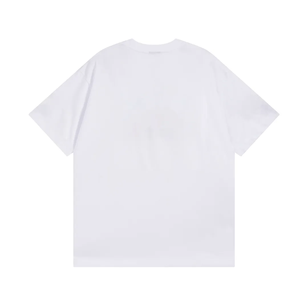 🅿️180 detailed pictures [Top version. Official website quality] BALENCI*GA/Paris BALENCI*GA#2024 latest model, large reverse letter LOGO icon embroidered short-sleeved T-shirt. Brick cabinet synchronization. Genuine products are developed and developed in the first time. Welcome to compare! The fabric is made of Paris ZP custom-woven and dyed 100% cotton double-yarn compact cotton. The weight is 260 grams. The cloth surface is clean. The cloth pattern is clear. It is soft and comfortable. It has good color fastness and is not easy to change color. The threads are woven and dyed with no color difference. The embroidery is done using an imported Tajima embroidery machine, with a three-dimensional effect and clear lines. There are no burrs and miscellaneous threads, and the embroidery is of ultra-high craftsmanship. The version adopts OS loose shoulder design. Same style for men and women. Code: BL223215 Color: Black. White Size: XS to L