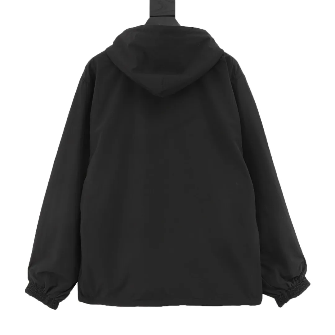 🅿️620 Balenciaga x Under Armor Balenciaga BLCG × UA 25SS cross-border co-branded haze blue reversible jacket Light luxury essential item for daily commuting for men and women Correct version Free comparison Detailed features · Customized matte Taslan jacket fabric · The entire fabric is pre-treated with a waterproof coating · OS ultra-loose silhouette design · The reverse side is made of custom-dyed 360g double-yarn pure cotton terry fabric · Custom-dyed cotton matte tatami embroidery thread · Imported Tajima high-speed embroidery machine high-density machine embroidery, three-dimensional and full · Side zipper pockets hooded design · The reverse side of the sweatshirt is designed with a sweatshirt rat bag · The cuffs are designed with elastic elasticity · The hem is designed with elastic spring buckles to tighten the waist · Open mold customization hardware zipper spring buckle Customized logo hood cord · Zippered pockets on the side of trousers · Three-grade polyester bird’s eye mesh lining · Original main mark washed tag packaging Color: Black Size: 46-52
