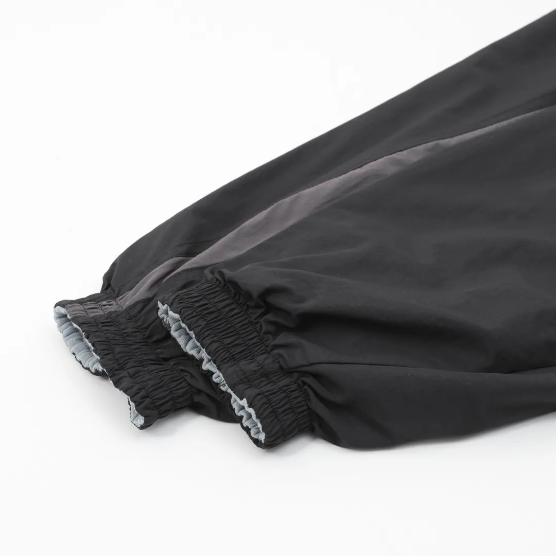 🅿️620 Balenciaga x Under Armor Balenciaga BLCG × UA 25SS cross-border co-branded haze blue reversible jacket Light luxury essential item for daily commuting for men and women Correct version Free comparison Detailed features · Customized matte Taslan jacket fabric · The entire fabric is pre-treated with a waterproof coating · OS ultra-loose silhouette design · The reverse side is made of custom-dyed 360g double-yarn pure cotton terry fabric · Custom-dyed cotton matte tatami embroidery thread · Imported Tajima high-speed embroidery machine high-density machine embroidery, three-dimensional and full · Side zipper pockets hooded design · The reverse side of the sweatshirt is designed with a sweatshirt rat bag · The cuffs are designed with elastic elasticity · The hem is designed with elastic spring buckles to tighten the waist · Open mold customization hardware zipper spring buckle Customized logo hood cord · Zippered pockets on the side of trousers · Three-grade polyester bird’s eye mesh lining · Original main mark washed tag packaging Color: Black Size: 46-52