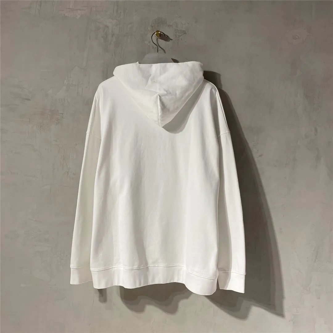 The certified version of BALENCIAGA Balenciaga portrait band B family hooded sweatshirt 1:1 restored replica version is a popular hot item in ins Xiaohongshu and a popular recommendation from Internet celebrity bloggers. The fabric is made of 480 grams of large terry cotton fabric, and has been pre-shrunk to a weight of about 520 grams. The original purchase is made and patterned, and the positioning and cutting process is used! Pure version! The imported Israeli Kornit digital direct-injection printing technology makes the reflection of characters three-dimensional and real. This is also the first place to look for identification. I make every piece of clothing with conscience and strive for excellence in every aspect. Just to sell a piece of clothing and retain a customer. Although our products are a little more expensive than others, the expensive money is kept in the clothes and is definitely not imported into my pocket.  Customized washable labels, bag labels, and collar labels. Can reach professional level.  Restore the 1:1 replica craftsmanship! B's new early autumn series, a very high-end series of single items for men and women!  Size: XS-L Color: White P:450