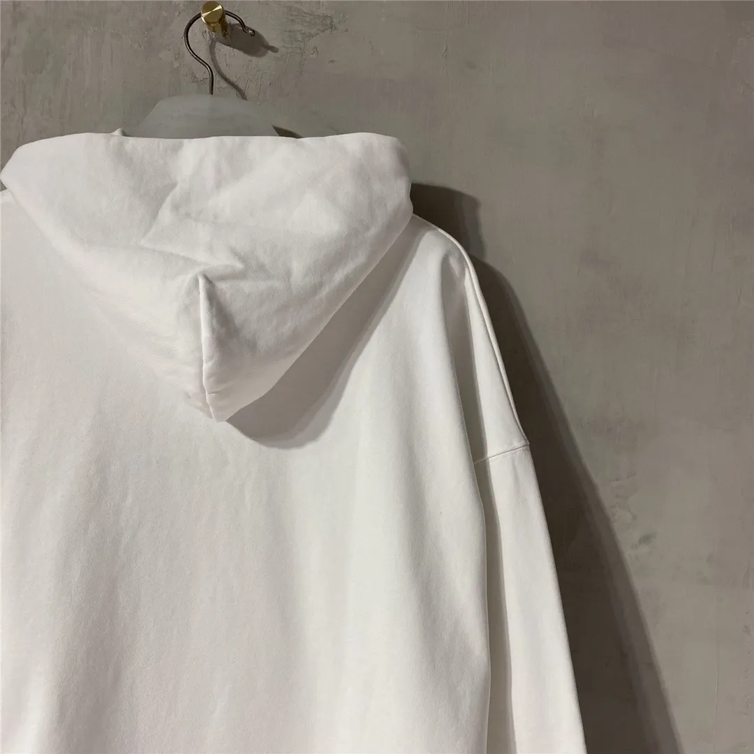 The certified version of BALENCIAGA Balenciaga portrait band B family hooded sweatshirt 1:1 restored replica version is a popular hot item in ins Xiaohongshu and a popular recommendation from Internet celebrity bloggers. The fabric is made of 480 grams of large terry cotton fabric, and has been pre-shrunk to a weight of about 520 grams. The original purchase is made and patterned, and the positioning and cutting process is used! Pure version! The imported Israeli Kornit digital direct-injection printing technology makes the reflection of characters three-dimensional and real. This is also the first place to look for identification. I make every piece of clothing with conscience and strive for excellence in every aspect. Just to sell a piece of clothing and retain a customer. Although our products are a little more expensive than others, the expensive money is kept in the clothes and is definitely not imported into my pocket.  Customized washable labels, bag labels, and collar labels. Can reach professional level.  Restore the 1:1 replica craftsmanship! B's new early autumn series, a very high-end series of single items for men and women!  Size: XS-L Color: White P:450