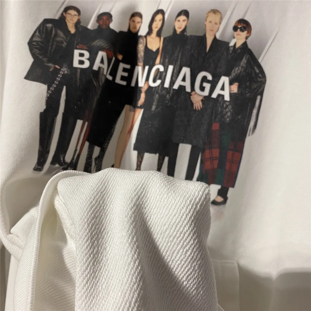 The certified version of BALENCIAGA Balenciaga portrait band B family hooded sweatshirt 1:1 restored replica version is a popular hot item in ins Xiaohongshu and a popular recommendation from Internet celebrity bloggers. The fabric is made of 480 grams of large terry cotton fabric, and has been pre-shrunk to a weight of about 520 grams. The original purchase is made and patterned, and the positioning and cutting process is used! Pure version! The imported Israeli Kornit digital direct-injection printing technology makes the reflection of characters three-dimensional and real. This is also the first place to look for identification. I make every piece of clothing with conscience and strive for excellence in every aspect. Just to sell a piece of clothing and retain a customer. Although our products are a little more expensive than others, the expensive money is kept in the clothes and is definitely not imported into my pocket.  Customized washable labels, bag labels, and collar labels. Can reach professional level.  Restore the 1:1 replica craftsmanship! B's new early autumn series, a very high-end series of single items for men and women!  Size: XS-L Color: White P:450