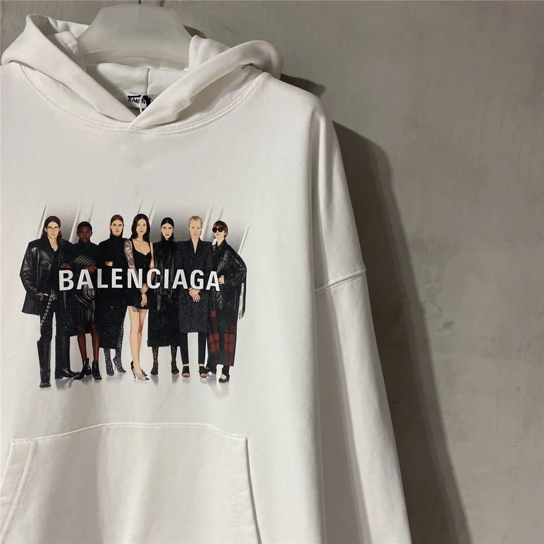 The certified version of BALENCIAGA Balenciaga portrait band B family hooded sweatshirt 1:1 restored replica version is a popular hot item in ins Xiaohongshu and a popular recommendation from Internet celebrity bloggers. The fabric is made of 480 grams of large terry cotton fabric, and has been pre-shrunk to a weight of about 520 grams. The original purchase is made and patterned, and the positioning and cutting process is used! Pure version! The imported Israeli Kornit digital direct-injection printing technology makes the reflection of characters three-dimensional and real. This is also the first place to look for identification. I make every piece of clothing with conscience and strive for excellence in every aspect. Just to sell a piece of clothing and retain a customer. Although our products are a little more expensive than others, the expensive money is kept in the clothes and is definitely not imported into my pocket.  Customized washable labels, bag labels, and collar labels. Can reach professional level.  Restore the 1:1 replica craftsmanship! B's new early autumn series, a very high-end series of single items for men and women!  Size: XS-L Color: White P:450