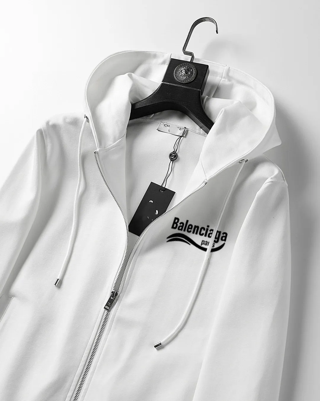 🅿️420 [BALENCIAGA] (Gospel for Fatty) hot-selling suit is coming. Focus on the original version of the official website. 2025 new hot-selling cardigan and sweatshirt suit. The original order is hard to buy🇭🇰. It is the meticulous work of top designers. It has a fitting and perfect upper body effect. All-natural high-quality Roman cotton 100%, close-fitting comfort, noble and elegant! Original hardware embodies elegance and nobility! Counter size: M-5XL (maximum wear up to 220 pounds)