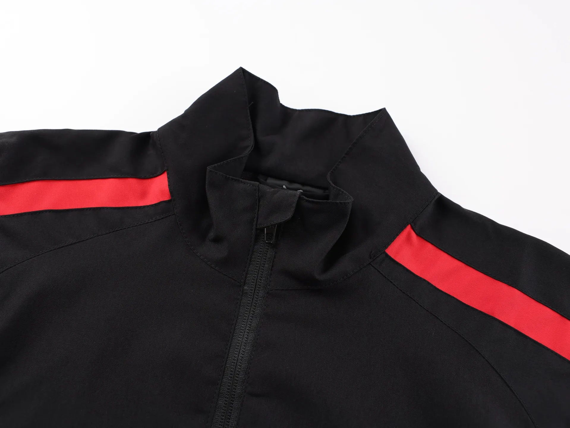 🅿️560 [Exclusive supply] BLCG x Puma 25FW Manchester United spliced ​​jacket. The fabric is made of high-quality 200D nylon cotton fabric. The inner mesh is more breathable and comfortable. It is different from the ready-made fabrics on the market. It is three times the price of ordinary fabrics on the market. The embroidery is made of imported Behringer, with precision operation of 10,000-needle density, hardware accessories, and zipper pullers. Customized mold opening. Size:XS/S/M/L