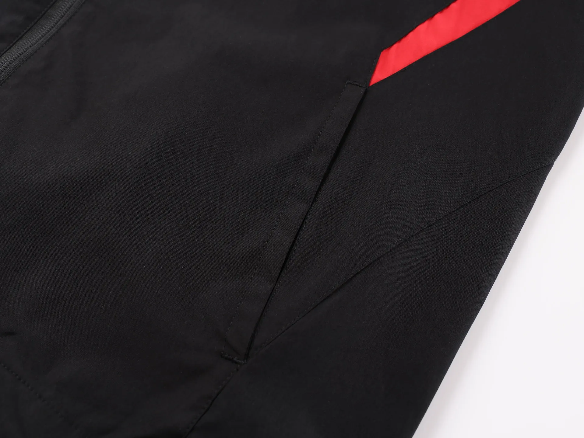 🅿️560 [Exclusive supply] BLCG x Puma 25FW Manchester United spliced ​​jacket. The fabric is made of high-quality 200D nylon cotton fabric. The inner mesh is more breathable and comfortable. It is different from the ready-made fabrics on the market. It is three times the price of ordinary fabrics on the market. The embroidery is made of imported Behringer, with precision operation of 10,000-needle density, hardware accessories, and zipper pullers. Customized mold opening. Size:XS/S/M/L