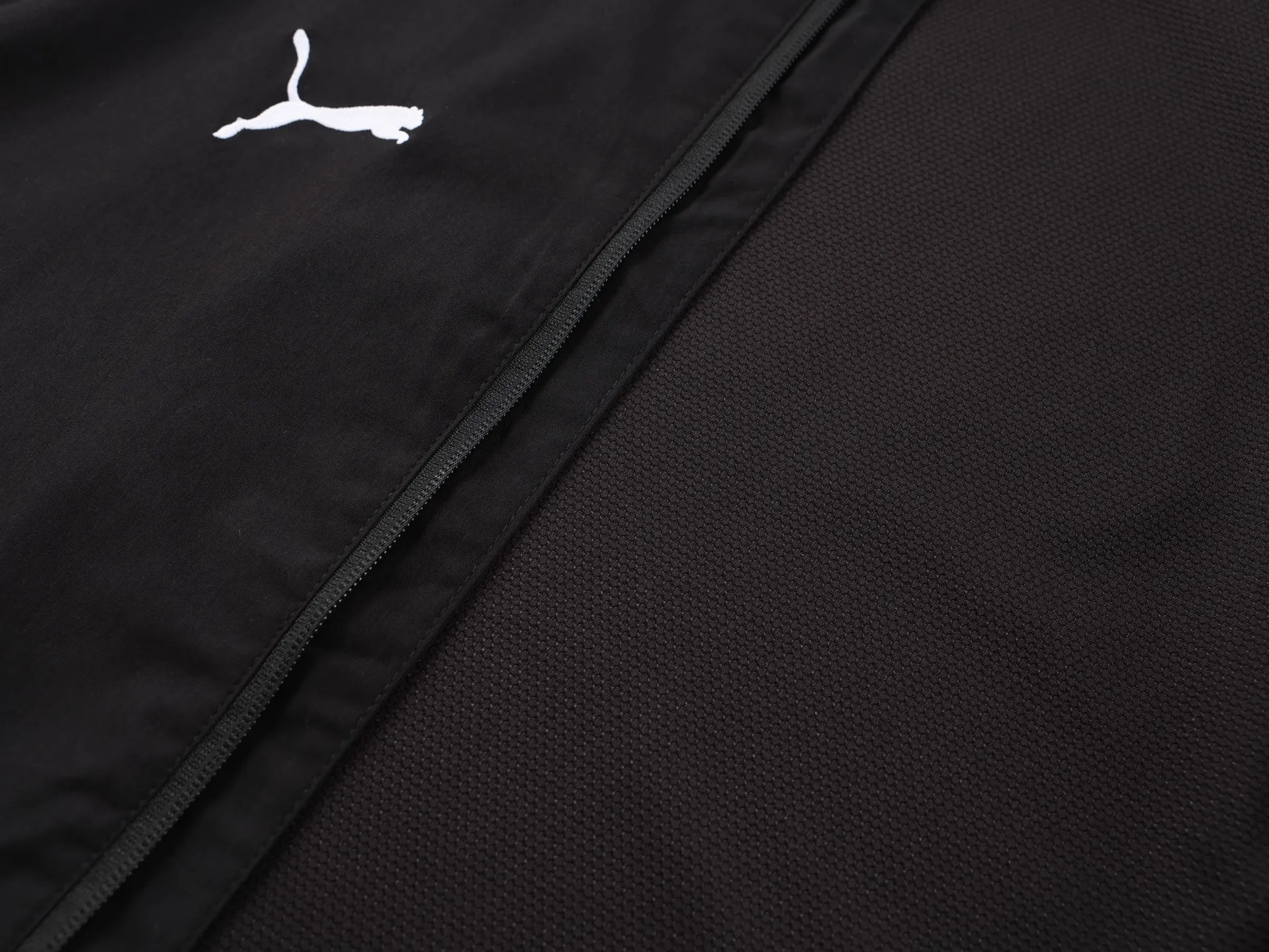 🅿️560 [Exclusive supply] BLCG x Puma 25FW Manchester United spliced ​​jacket. The fabric is made of high-quality 200D nylon cotton fabric. The inner mesh is more breathable and comfortable. It is different from the ready-made fabrics on the market. It is three times the price of ordinary fabrics on the market. The embroidery is made of imported Behringer, with precision operation of 10,000-needle density, hardware accessories, and zipper pullers. Customized mold opening. Size:XS/S/M/L