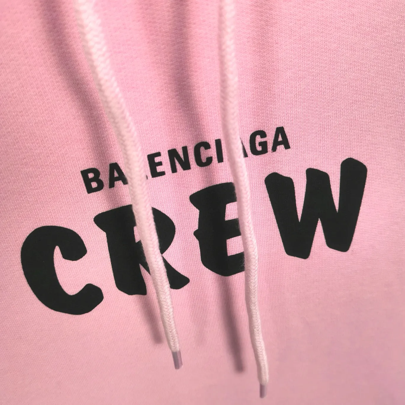 Supplementary details - the top tested version BALENCIAGA Balenciaga CREW staff limited to male and female couples star autumn and winter pure cotton hoodie sweatshirt hooded. As a Balenciaga 20th anniversary employee limited short-sleeve, full of Parisian feelings, highly recommended! ! The letters on the chest are also very simple and elegant, and the shape is super OS. The whole dress has been washed, and the 480g combed cotton terry fabric is very textured and you can touch it! High-definition imported glue and high-coverage screen printing on the chest, the dots are very precise. Color: Peach Pink Lemon Yellow Black White Size: XS-L P:430