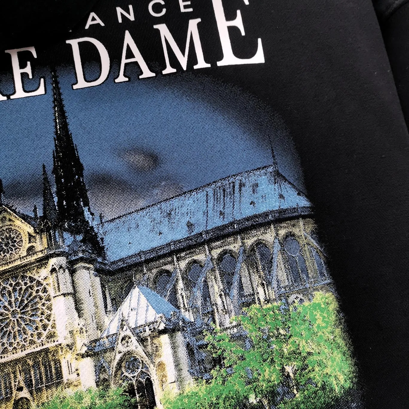 Additional details on the back - the top-notch proven version of BALENCIAGA Balenciaga Sacred Heart Cathedral Garden Notre Dame Castle loose cotton men and women couples the same autumn and winter pure cotton hoodie hooded sweatshirt top quality, each piece has been garment washed. The printing process adopts Kornit Digital 7-color direct printing, which restores the picture quality in high definition. People, trees and buildings are clearly visible and layered. Letter printing details are processed without tooth edges! The cost of front and back printing is enough to buy a box of good cigarettes. Details are as shown in the picture, all products are visually photographed without any modification! The fabric is made of 480g combed cotton terry fabric, which is heavy-weight and has a full drape. The most important thing is that while ensuring the weight, it can also effectively exert its breathable and breathable effect! Exclusive quality shipment Original fabric Self-adhesive coding Counter tag Size: XS-L Color: Black White P: 480